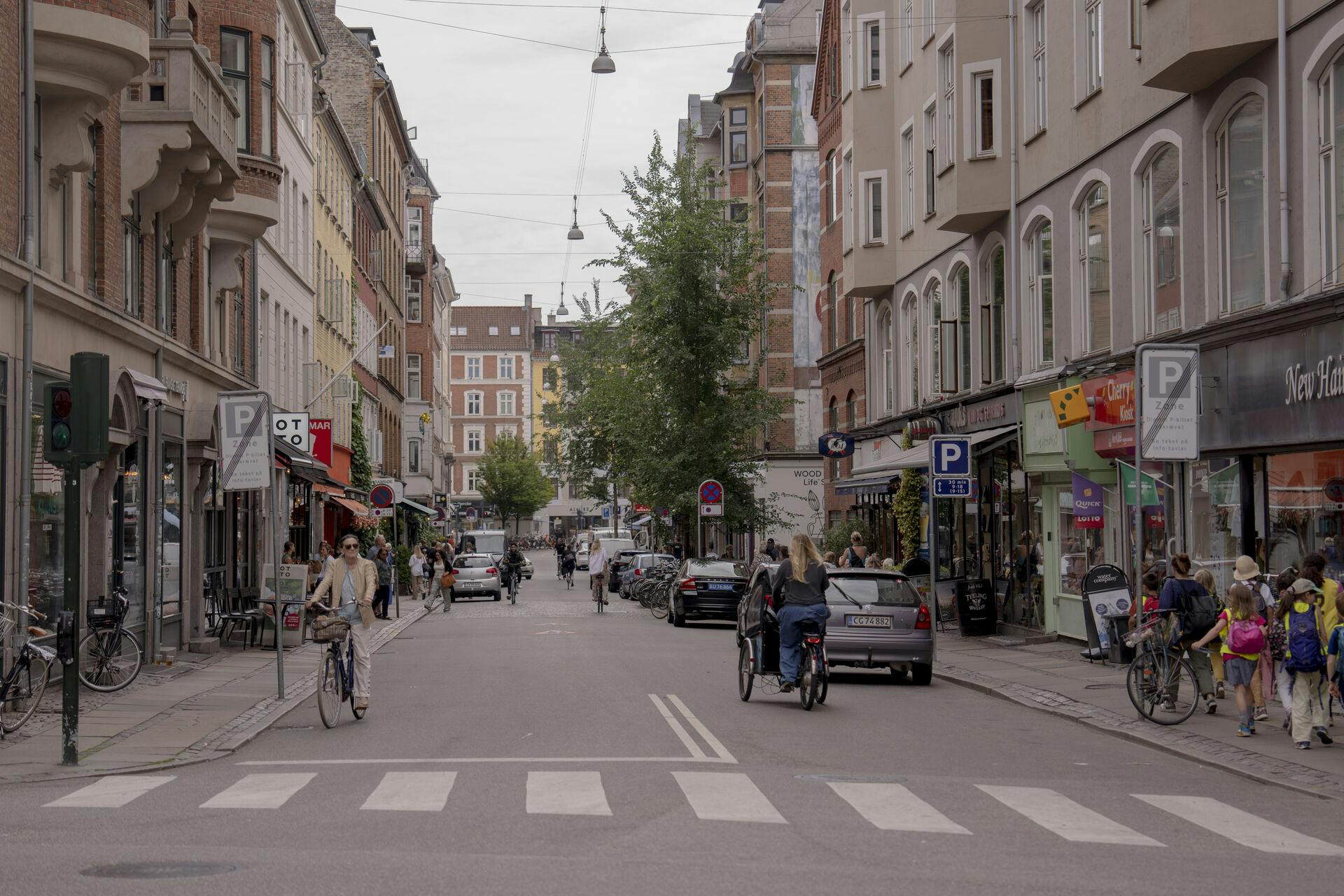 Værnedamsvej. Gaden er opkaldt efter en værtshusejer, Werner Dam, - og deler sig mellem København og Frederiksberg Her set fra Gl.Kongevej