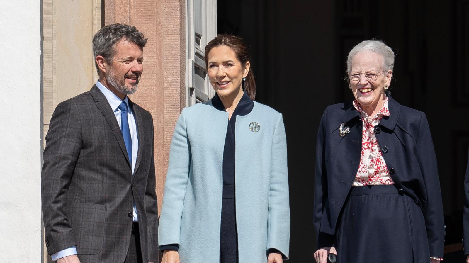 Fredensborg Slot er klar til kongeparrets ankomst torsdag eftermiddag.