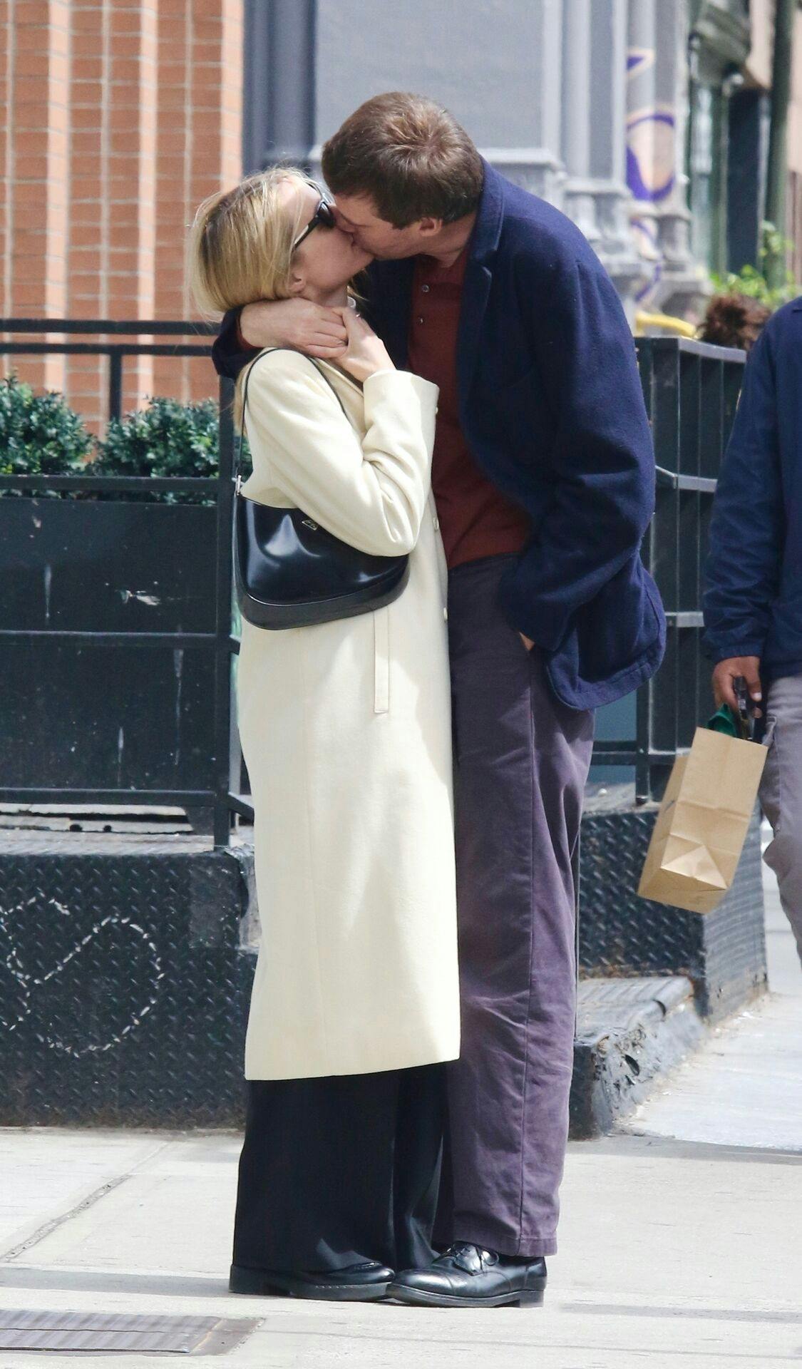 Det glade par blev spottet på gaderne i New York, og følelserne ser ud til at være brandvarme.