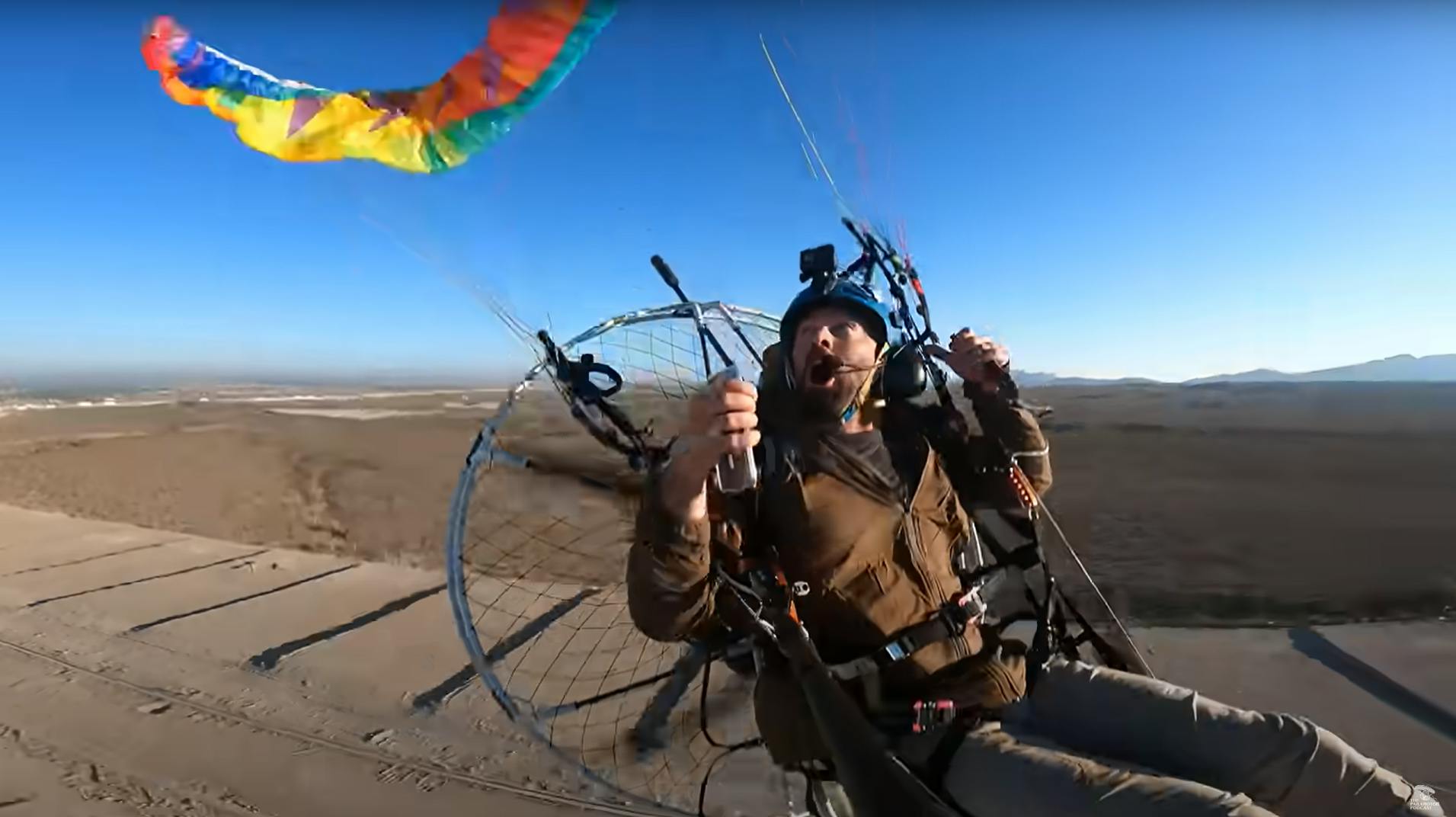 Anthony Vella blev efterladt med en brækket nakke og ryg efter et voldsomt styrt med en paramotor. 