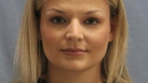 26-årige Reagan Gray arbejdede som frivilligt i en kirke i delstaten Arkansas – her startede hun angiveligt et forhold til en 15-årig dreng.