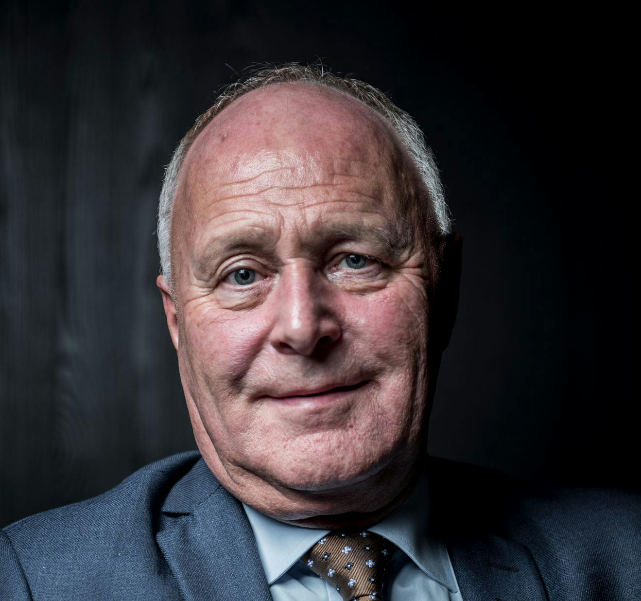 Siden Nordic Waste-skandalen begyndte at rulle er Torben Østergaard Nielsen og hans døtre gået under jorden - men yngste datter Mia har dog haft tid til at købe et nyt hjem.
