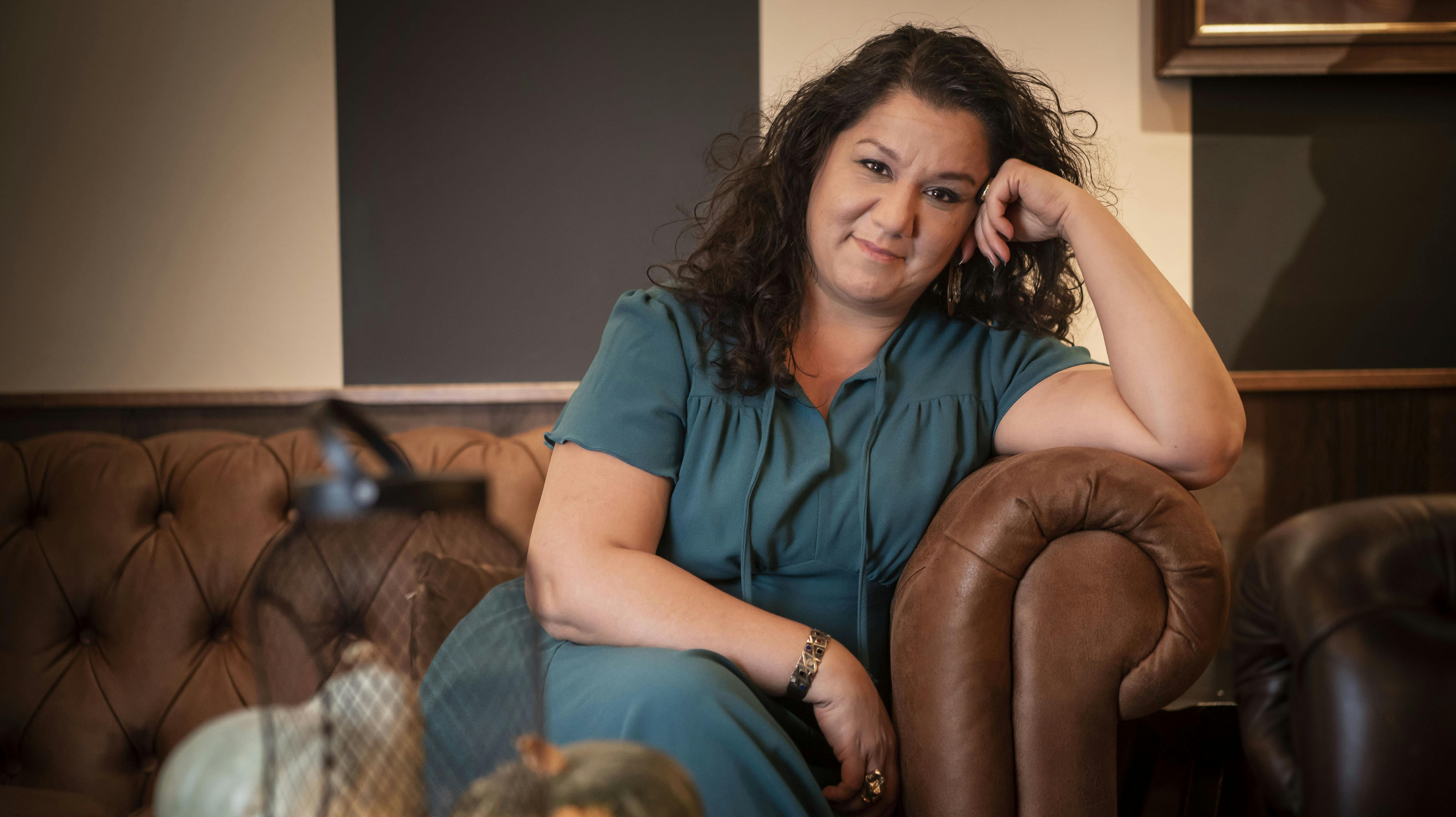 Da 45-årige Simi Jan i fredags blev forvist i ”Forræder”, havde hun lugtet lunten. Alligevel var det et hårdt slag.