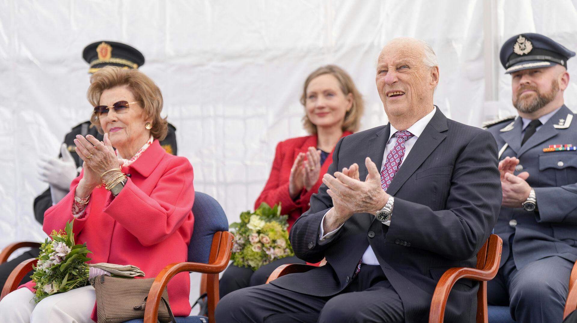 Kong Harald er raskmeldt. Torsdag var han så atter i gang med officielle arbejdsopgaver.