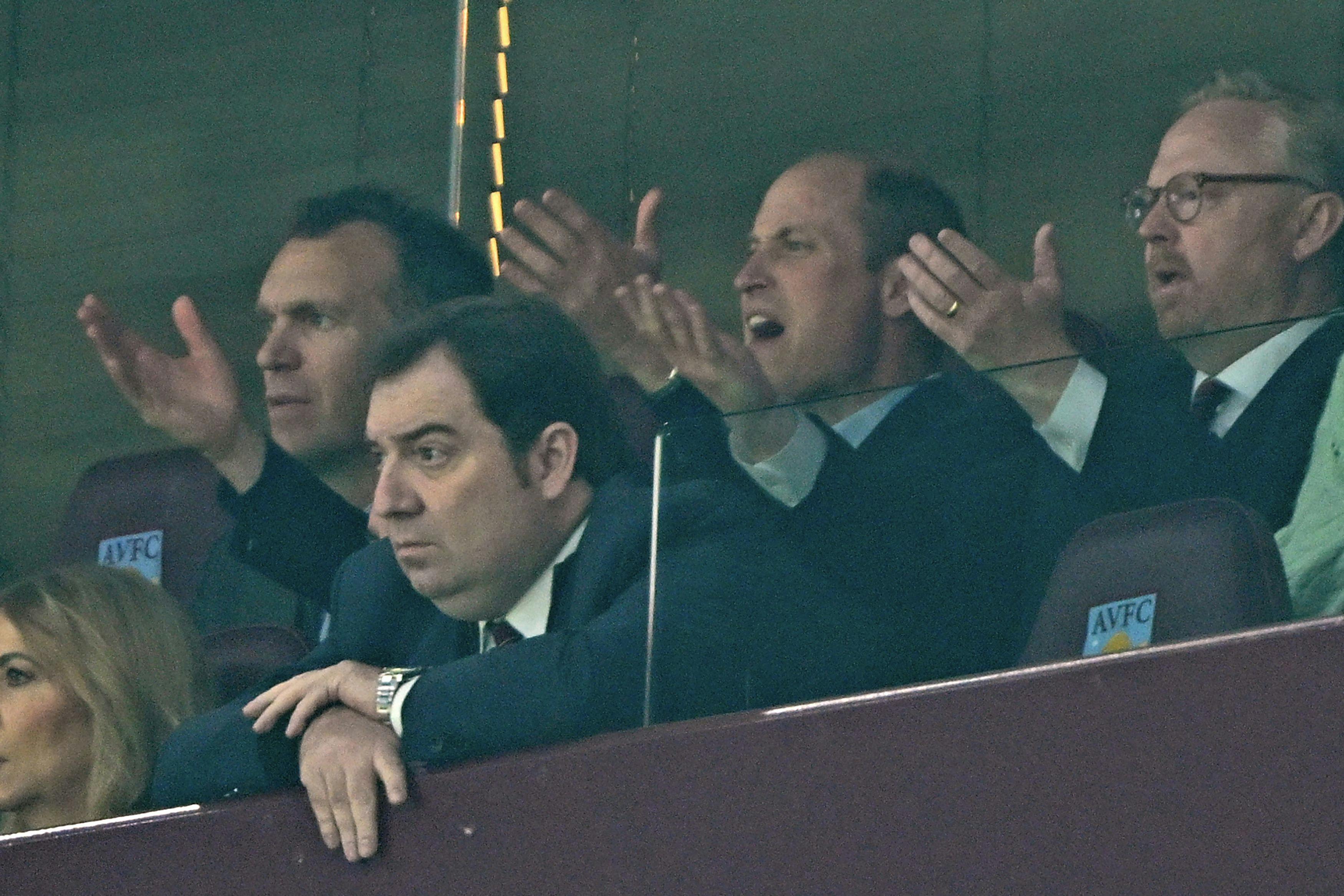 Prins William er Aston Villa-fan, og det kunne ses på lægterne. 