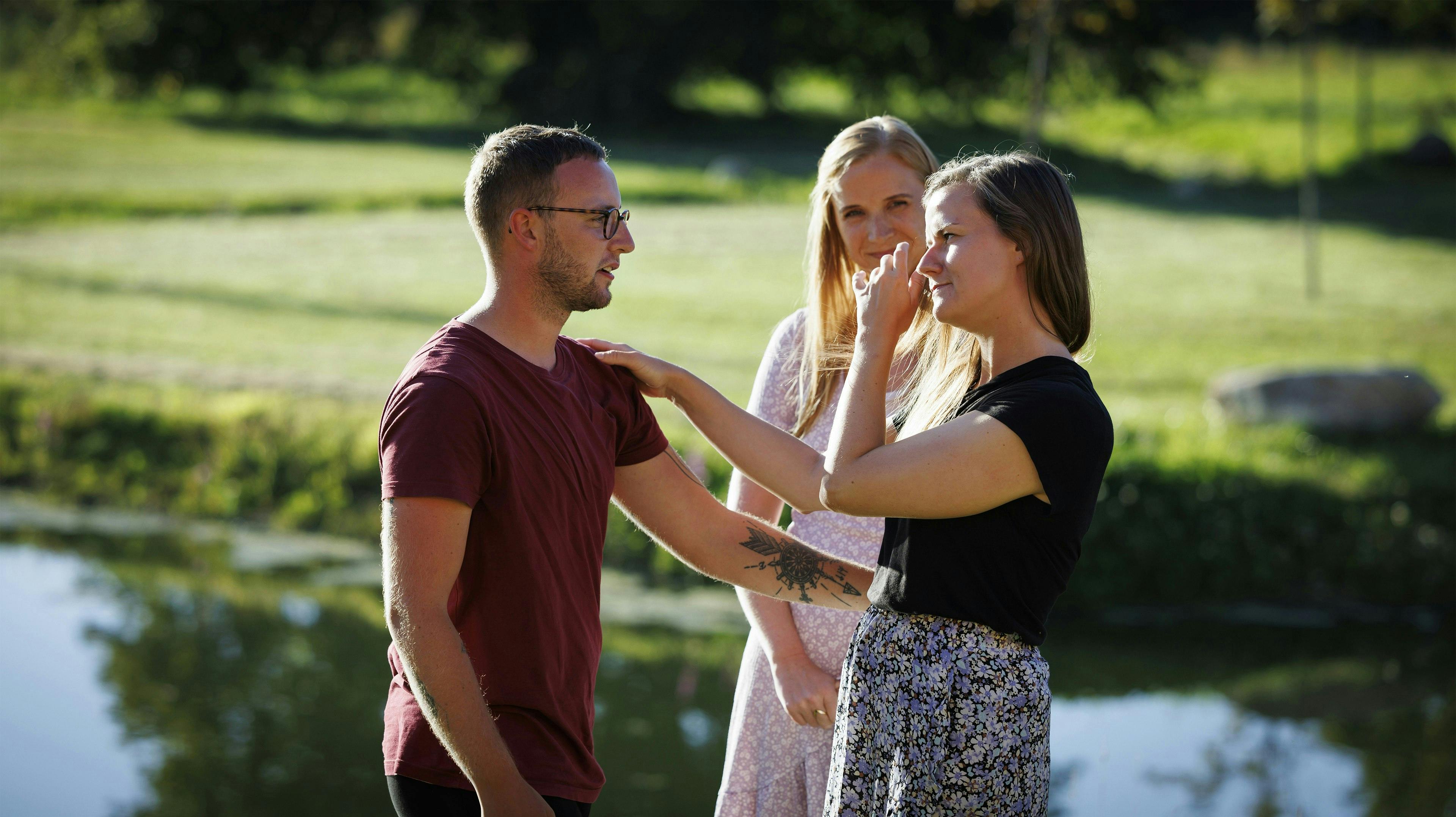 Efter chokket har lagt sig, viser det sig at være helt fint, at Tobias droppede Rikke.