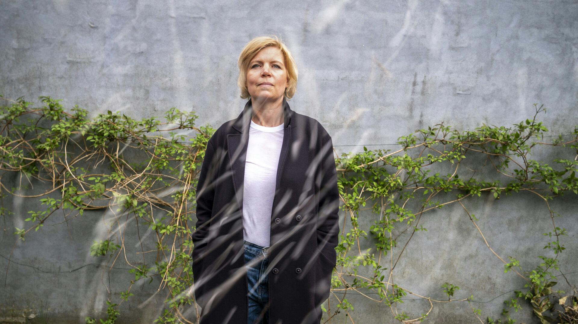 Filmproducer og journalist Lærke Kløvedal er vært på det prisvindende program "Det sidste måltid".