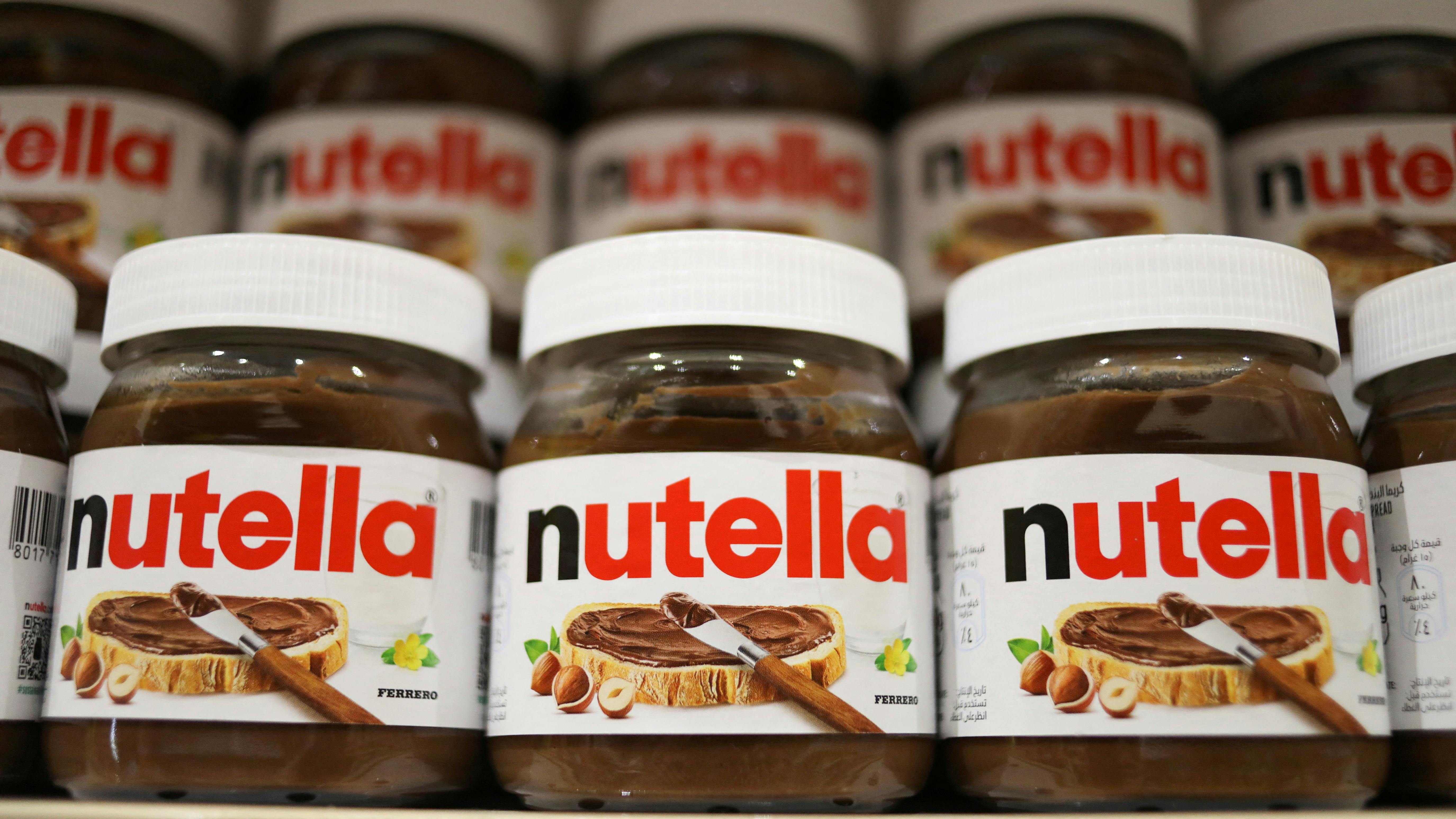 FILE PHOTO: Jars of Nutella spread produced by Italian confectionary maker Ferrero are displayed at a supermarket's shelf in Subang Jaya, Malaysia, April 14, 2022. Picture taken April 14, 2022. REUTERS/Hasnoor Hussain/File Photo