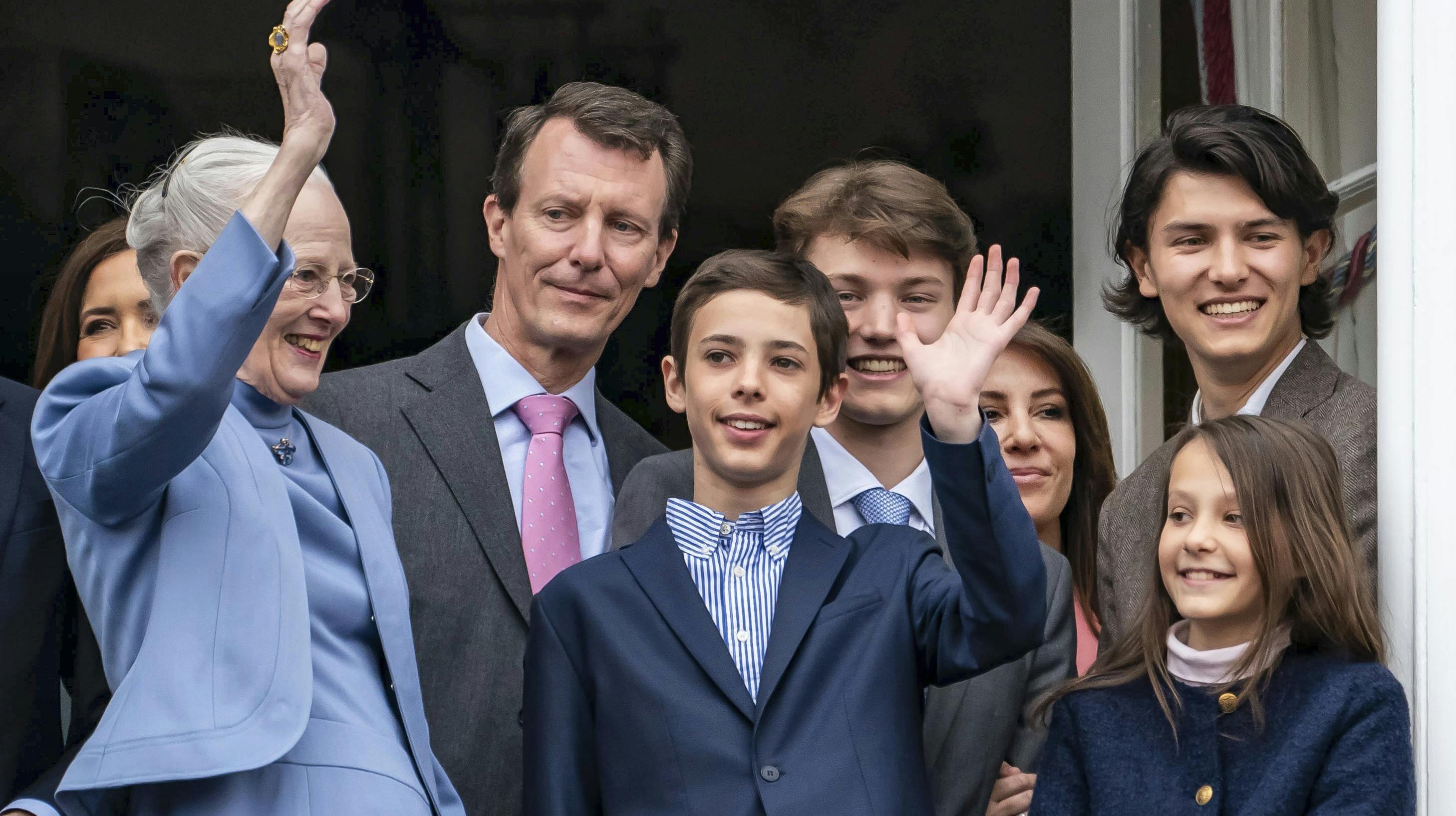 OPGAVE: Dronning Margrethe fejres i anledning af sin 83-års fødselsdag sammen med hele familien. STED: Christian IX's Palæ AmalienborgJOURNALIST: Ulrik Ulriksen og Jan KörnerFOTOGRAF: Hanne JuulDATO: 20230416