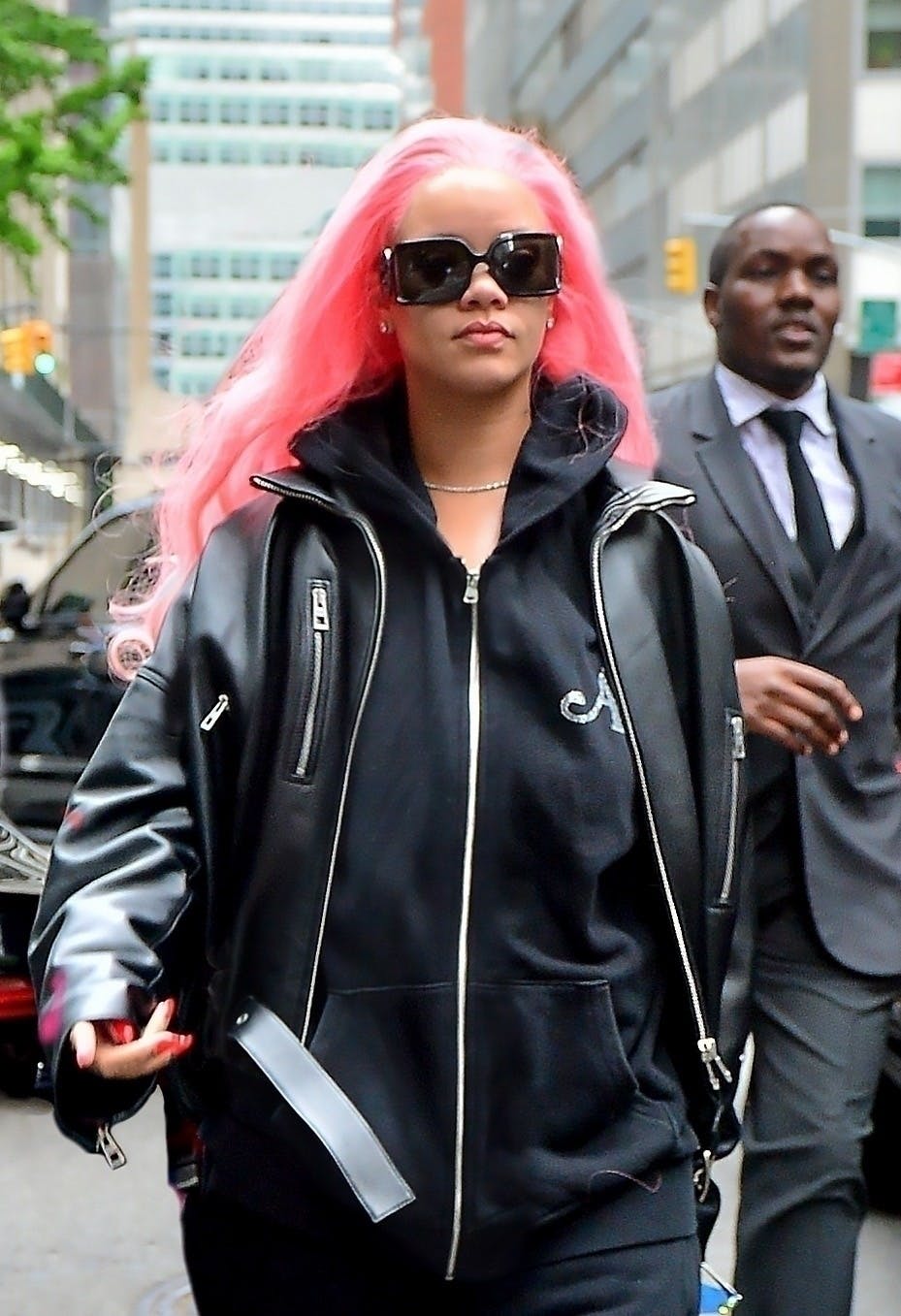 *EXCLUSIVE* New York, NY - **WEB MUST CALL FOR PRICING** Rihanna turns heads with her vibrant new pink hairstyle ahead of the 2024 Met Gala. Pictured: Rihanna BACKGRID USA 4 MAY 2024 USA: +1 310 798 9111 / usasales@backgrid.com UK: +44 208 344 2007 / uksales@backgrid.com *UK Clients - Pictures Containing Children Please Pixelate Face Prior To Publication*