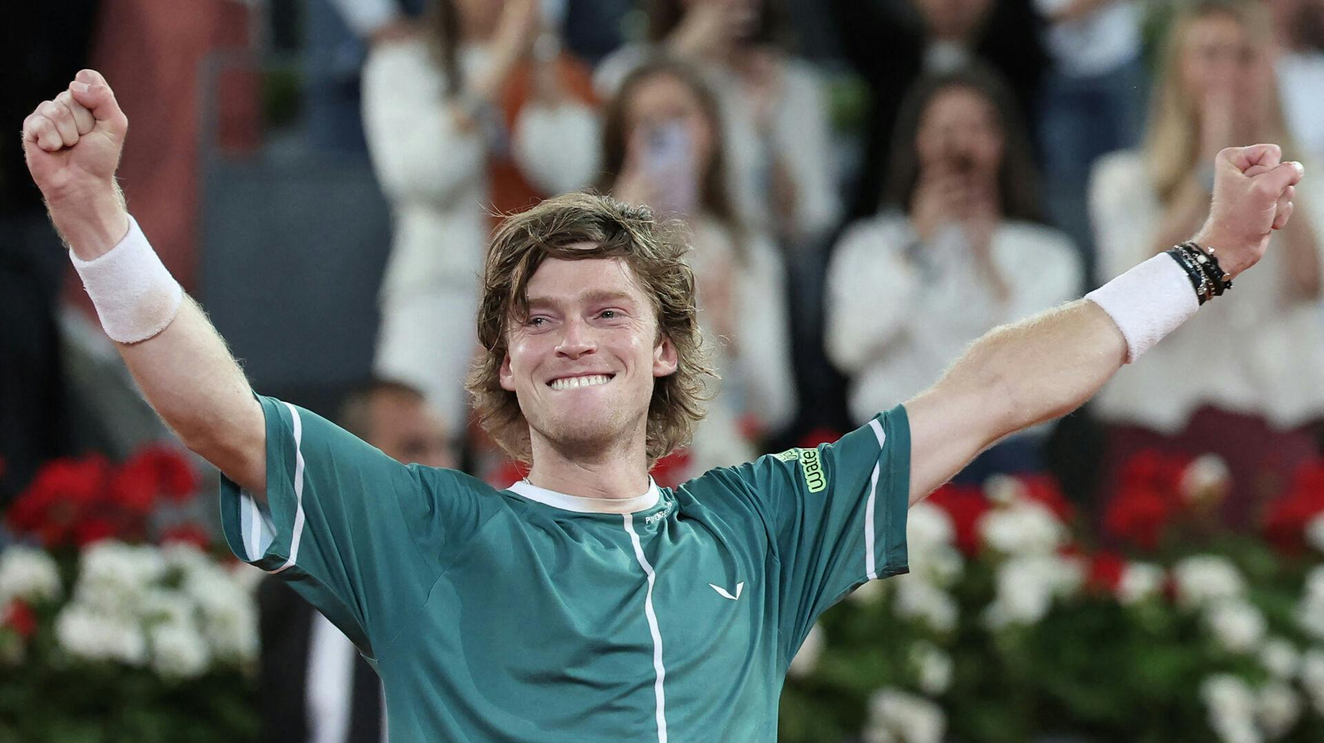 Andrey Rublev måtte en tur tilbage på hospitalet efter sejren. 