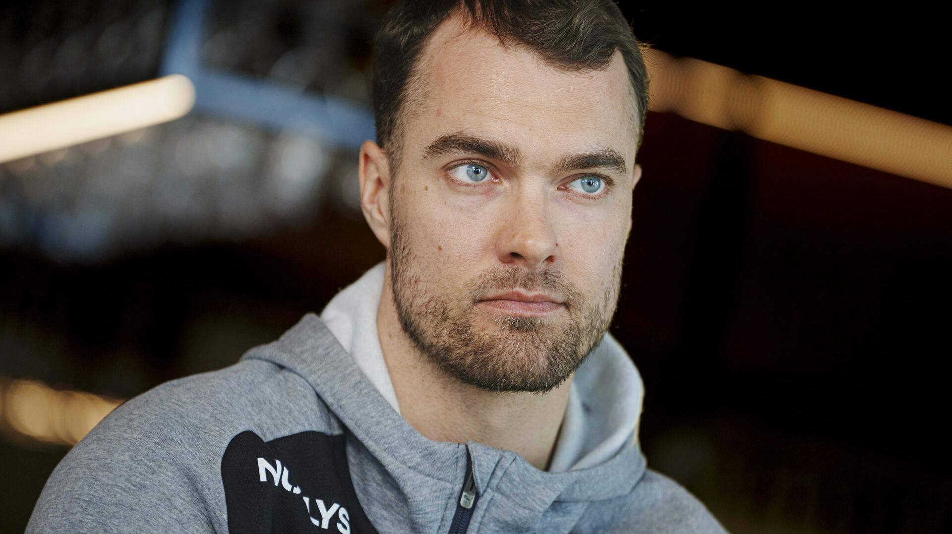 Midt i sorgen ringede landstræneren. 