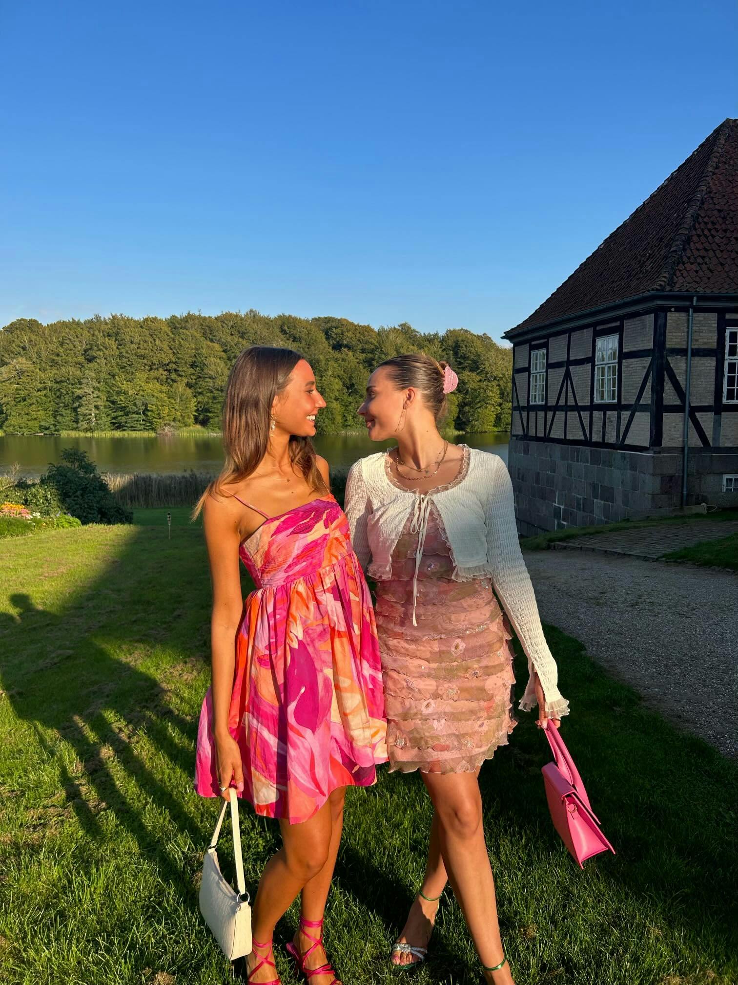 En enægget tvilling OG en bedste veninde? Sådan kan Lissa Paustian bedst beskrive tvillingesøsteren Anne.