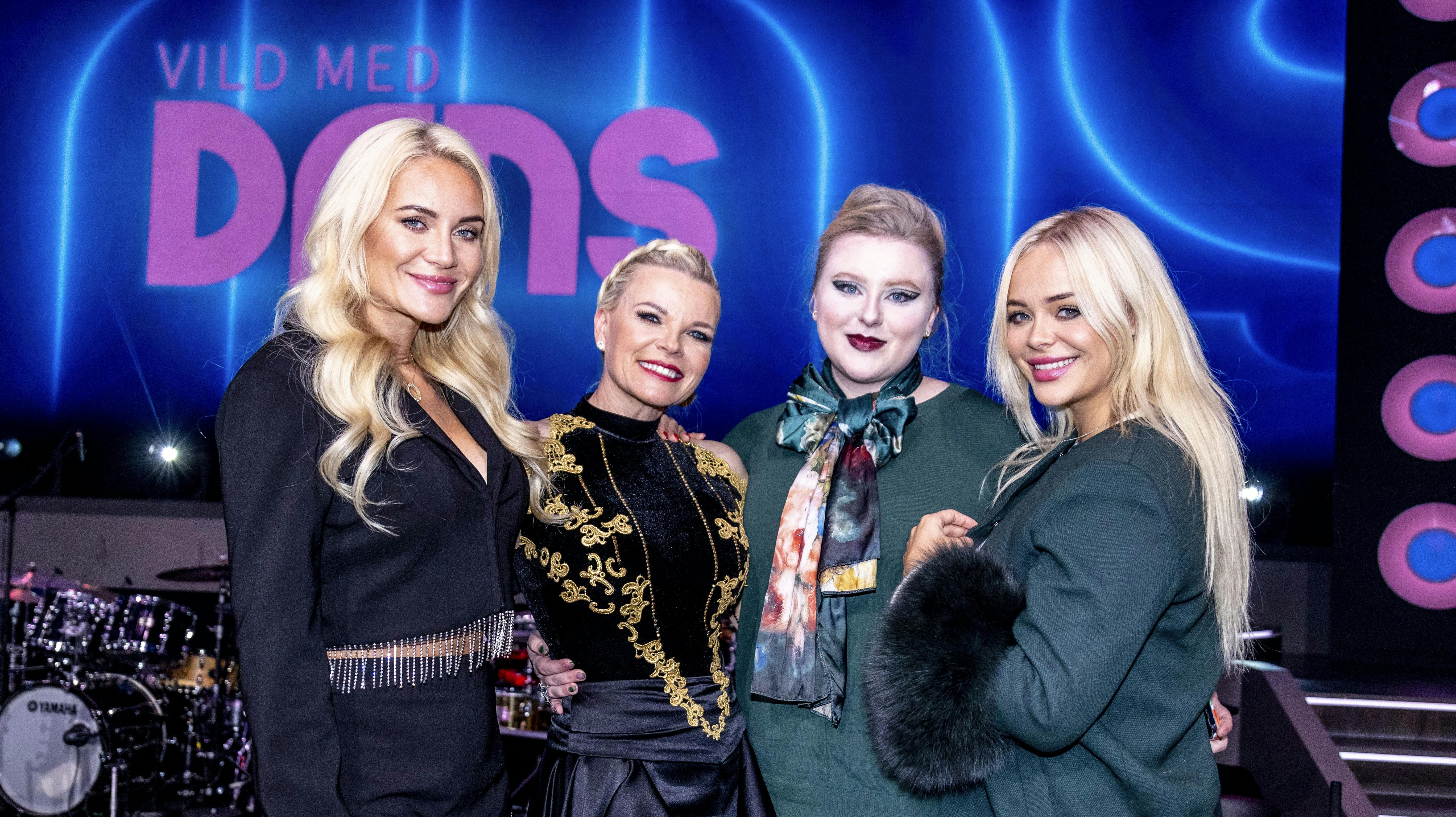 De glimrede med deres fravær til forlovelsesfesten, men Elvira Pitzner forsikrer om, at hendes mor og søstre naturligvis dukker op til brylluppet.