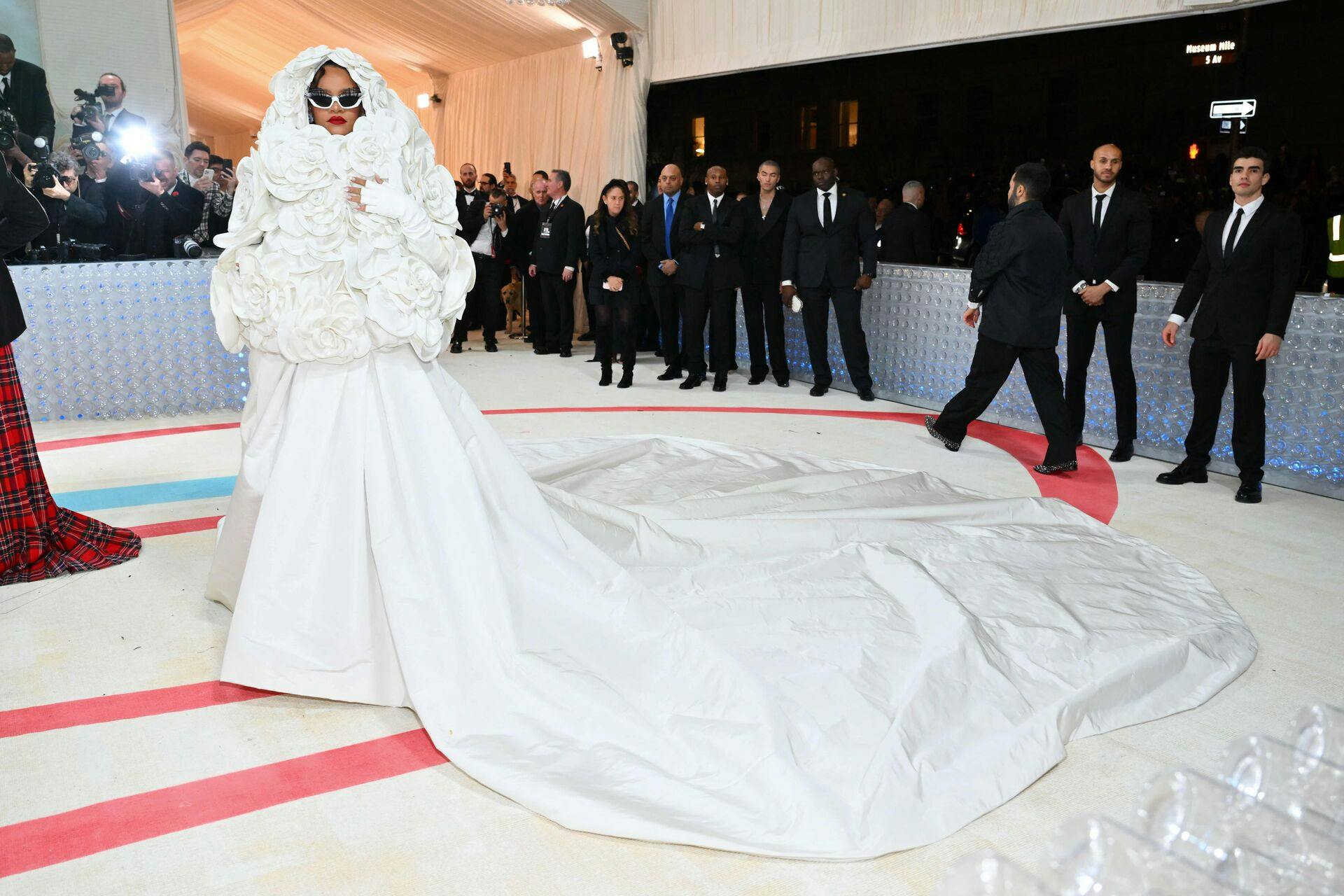 Rihanna plejer at være fast inventar til Met Gala. Her sidste år, da temaet var Karl Lagerfeld.