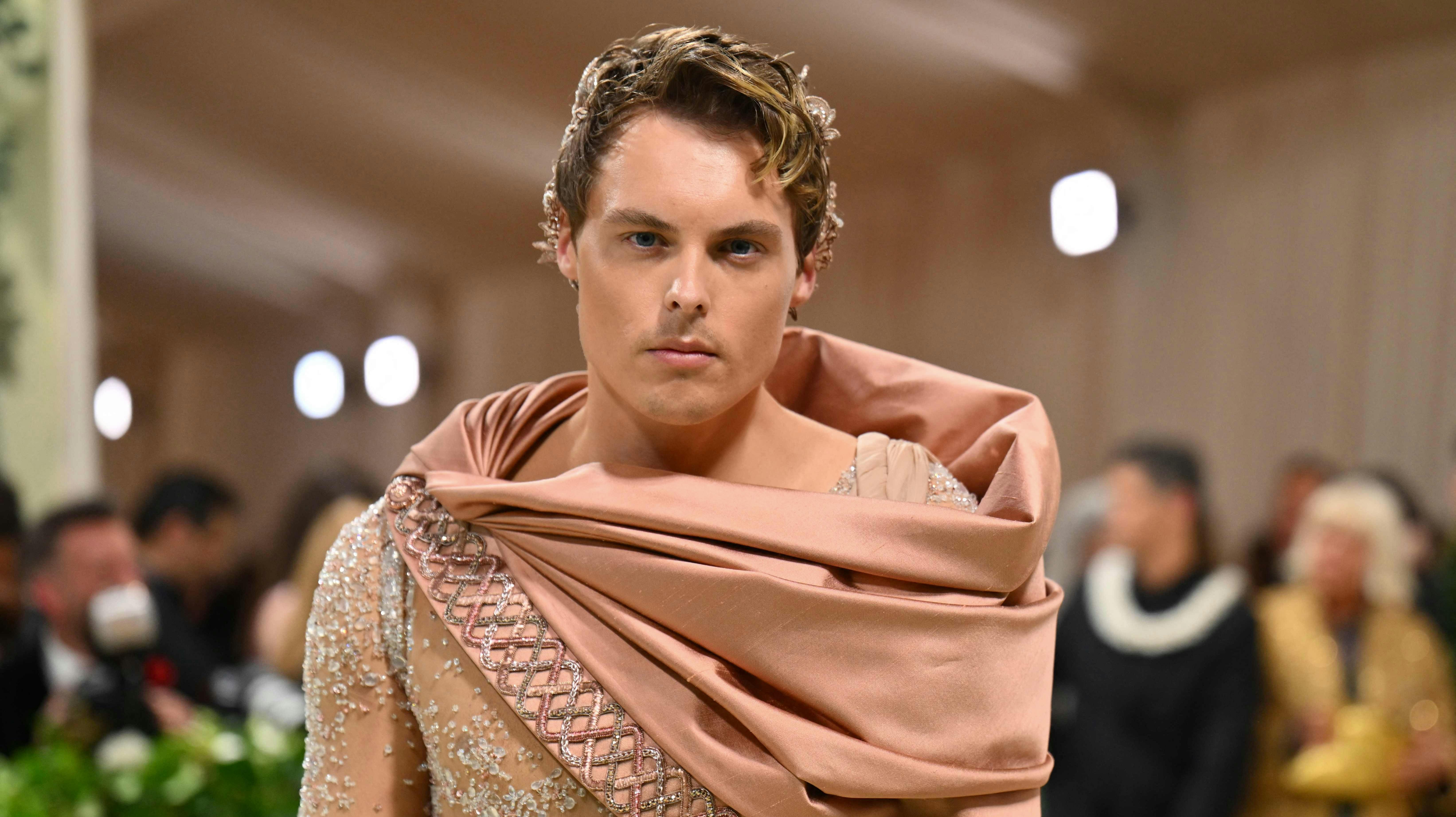 Gustav Magnar Witzøe vakte opsigt, da han dukkede op til dette års Met Gala.