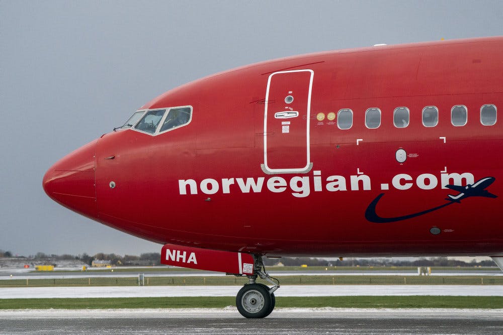 Norwegian har igen fået luft under vingerne efter at have været i økonomiske vanskeligheder i kølvandet på coronanedlukningerne. Her er et Norwegian-fly i Københavns Lufthavn i 2022. (Arkivfoto).