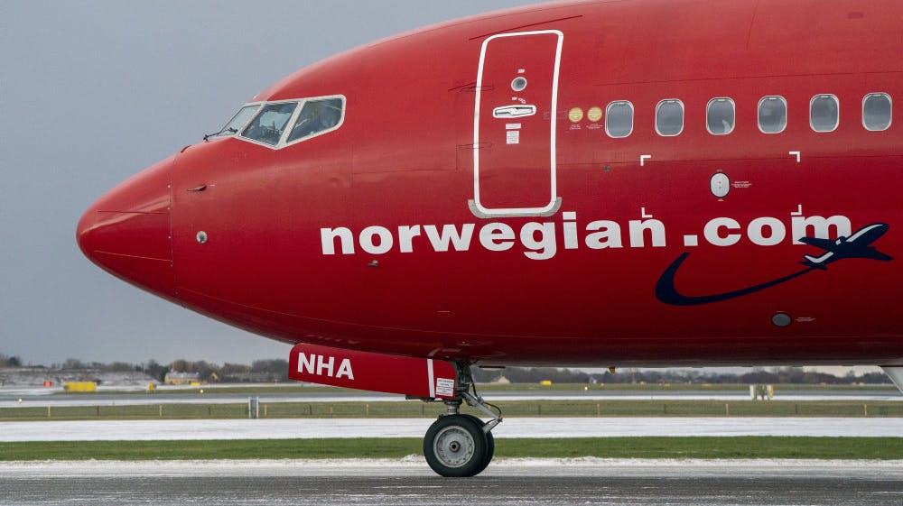 Norwegian har igen fået luft under vingerne efter at have været i økonomiske vanskeligheder i kølvandet på coronanedlukningerne. Her er et Norwegian-fly i Københavns Lufthavn i 2022. (Arkivfoto).