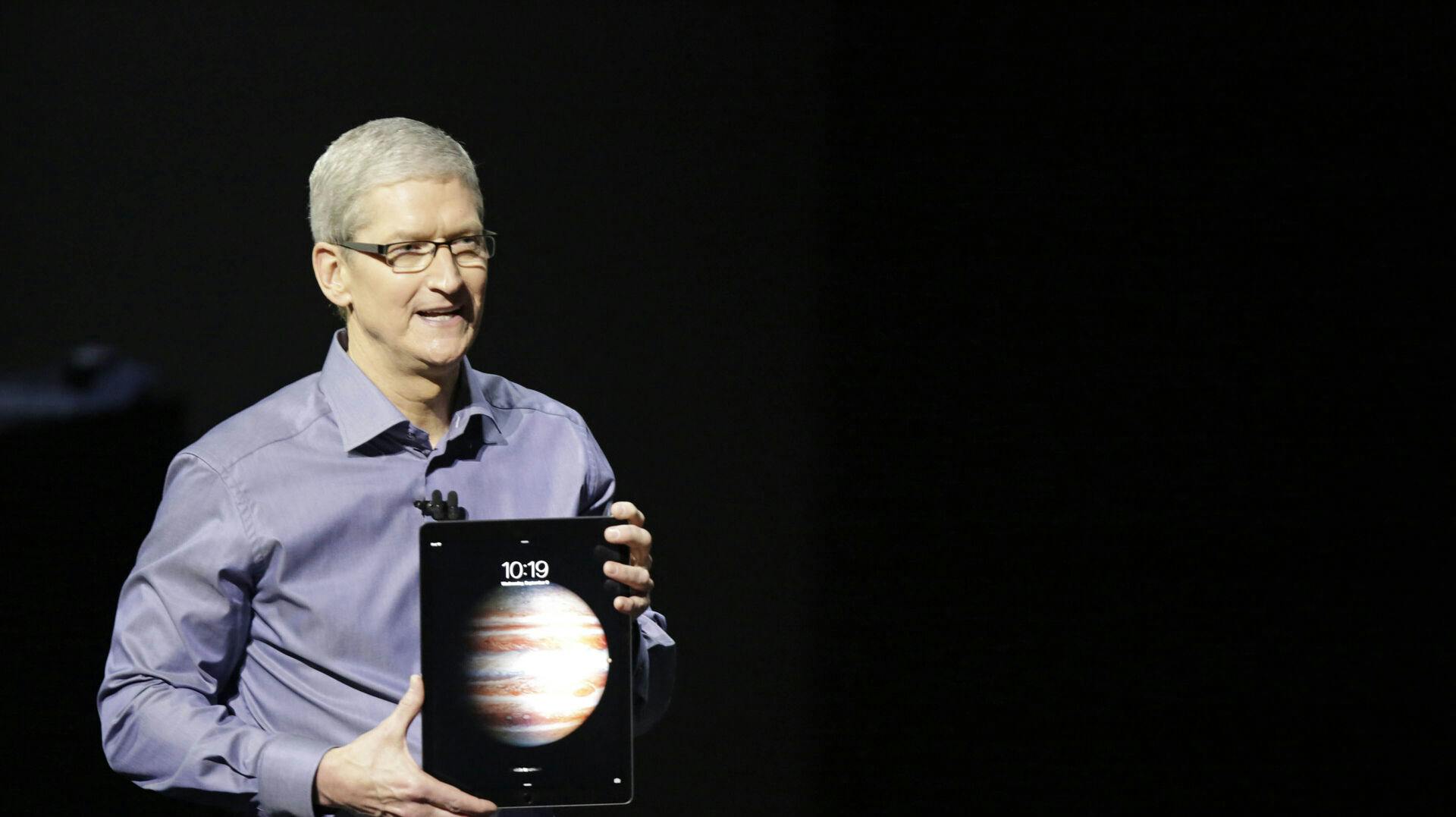 Mens Apples topchef Tim Cook kæmper for at sælge flere iPhones, får han i dag muligheden for en ny pengestrøm, hvis ellers brugerne er klar til at betale dyrt for en ny iPad.