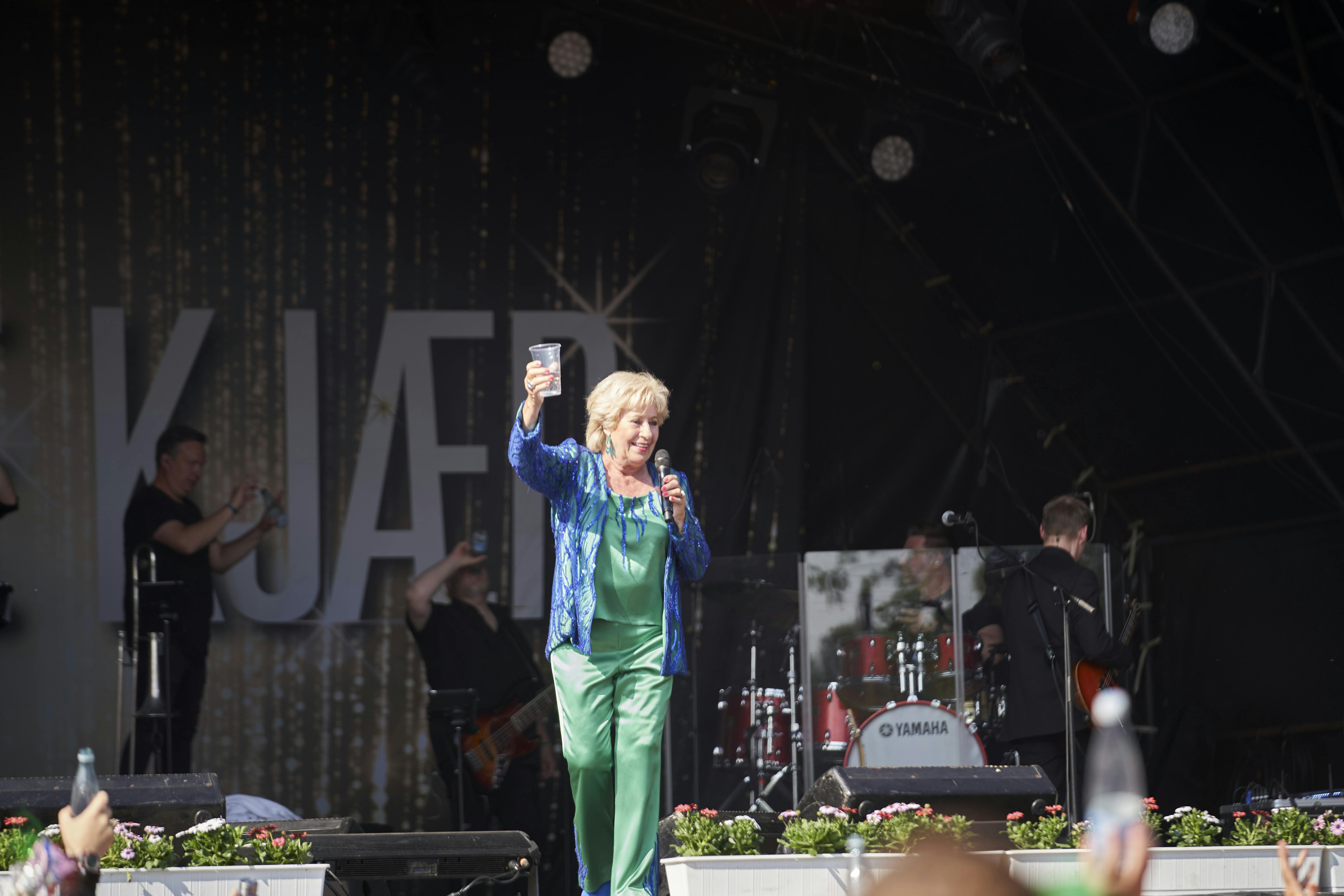 Her står Birthe Kjær på scenen til sidste års Sølund. 