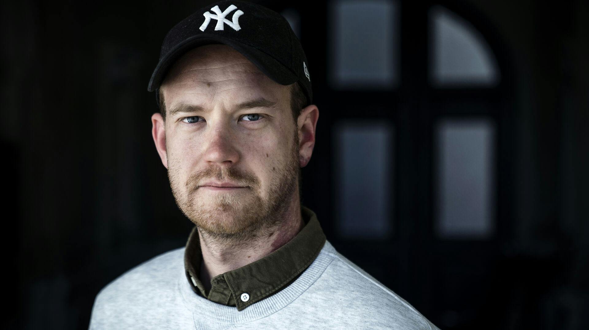 Casper Blom er direktør i virksomheden, og det er ham, der kommer med den ærgerlige besked.