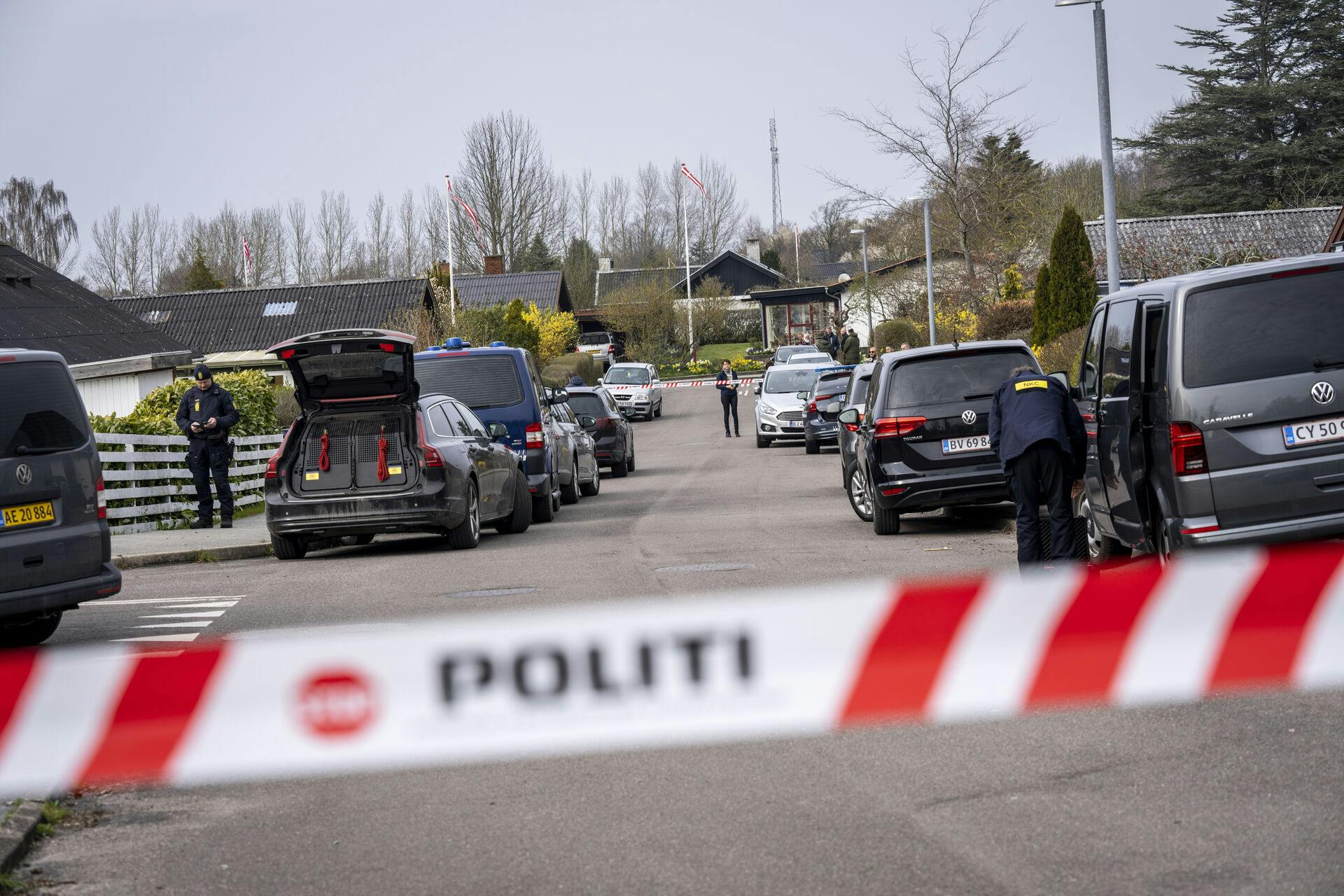 Politiet arbejder på Svalevej i Svenstrup ved Korsør søndag den 16. april 2023. Det er endnu uvist, om det har relation til sagen om den 13-årige pige, der søndag eftermiddag blev fundet, efter at hun havde været forsvundet siden lørdag.. (Foto: Ida Marie Odgaard/Ritzau Scanpix)