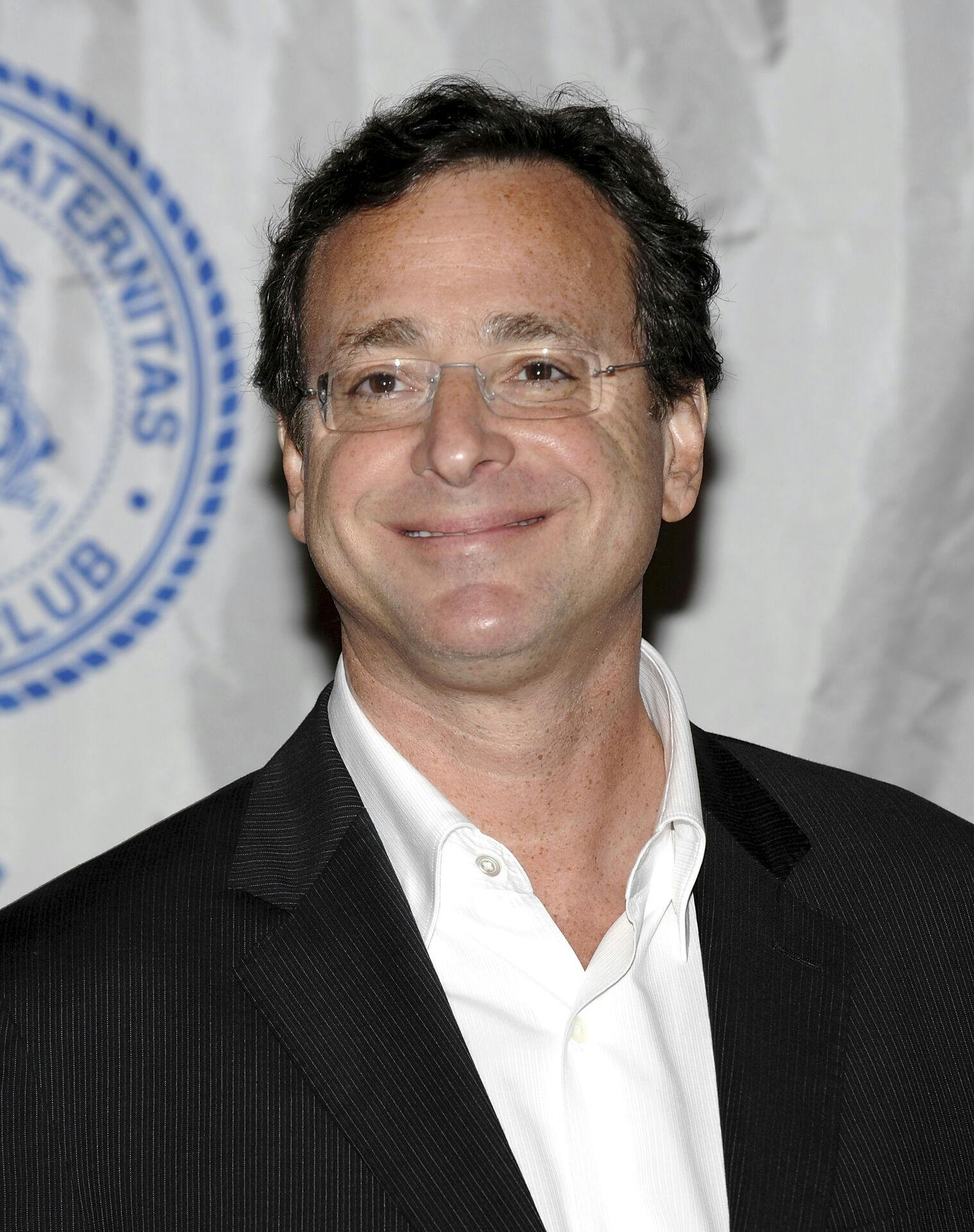Bob Saget døde af en hjerneblødning på et hotelværelse i Florida i januar 2022. Han blev 65 år.