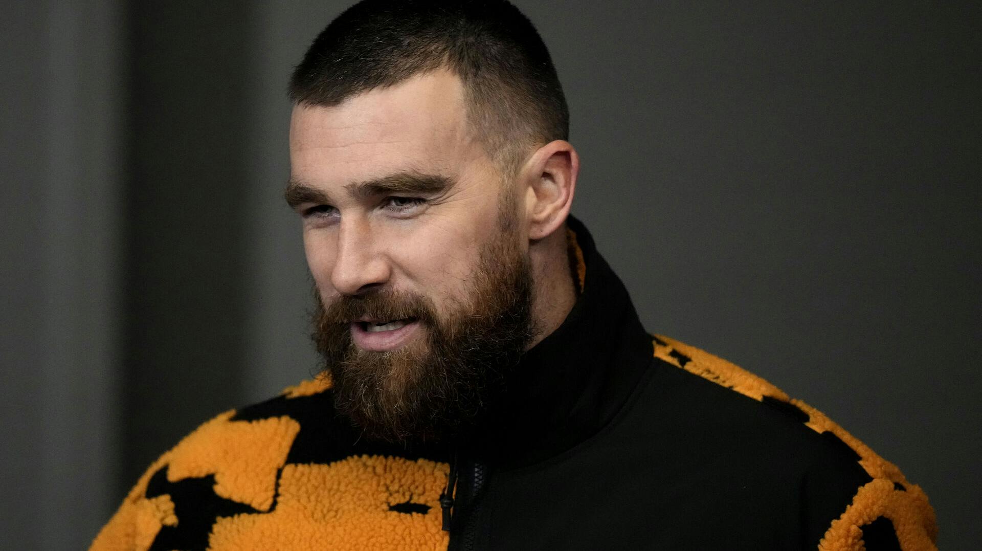 Tight end for Kansas City Chiefs Travis Kelce har fået endnu et spændende jobtilbud.