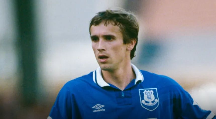 Den tidligere Everton-forsvarsspiller Paul Holmes er død i en alder af 56 år. Holmes døde efter en længere kræftforløb.