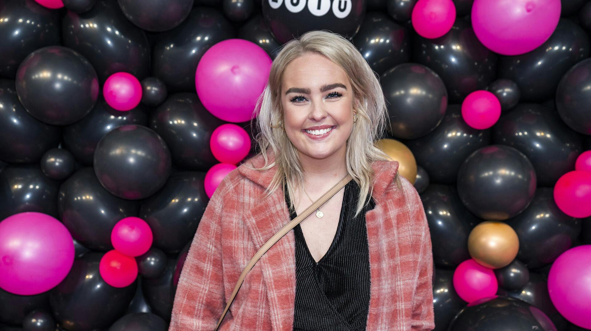 Julia Sofia Aastrup er blevet forlovet.