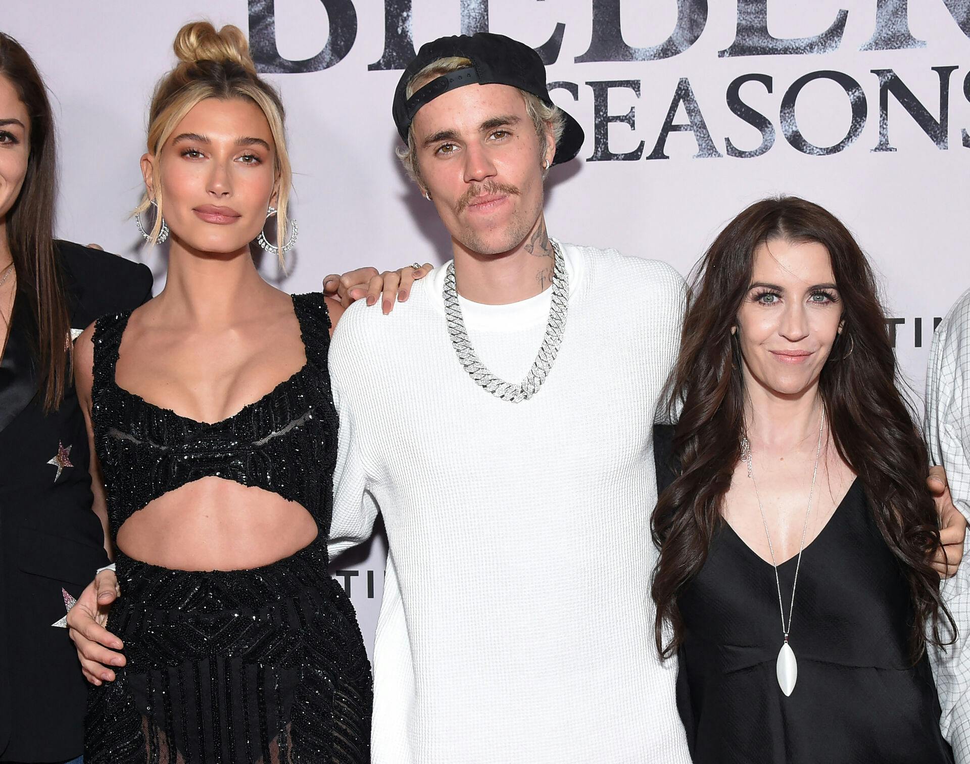 Fra venstre: Hailey Bieber, Justin Bieber og Pattie Mallette,