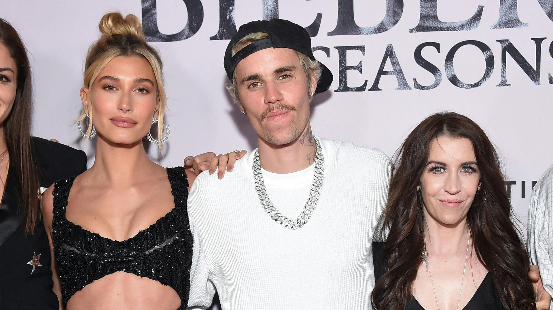 Fra venstre: Hailey Bieber, Justin Bieber og Pattie Mallette,