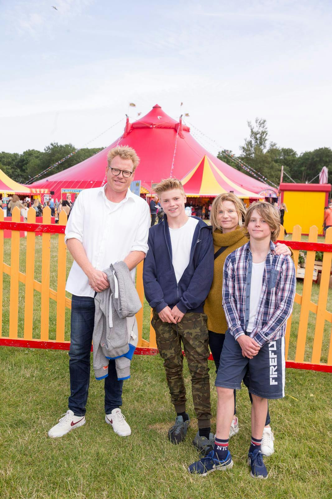Her ses Sebastian Klein med sin skønne familie.