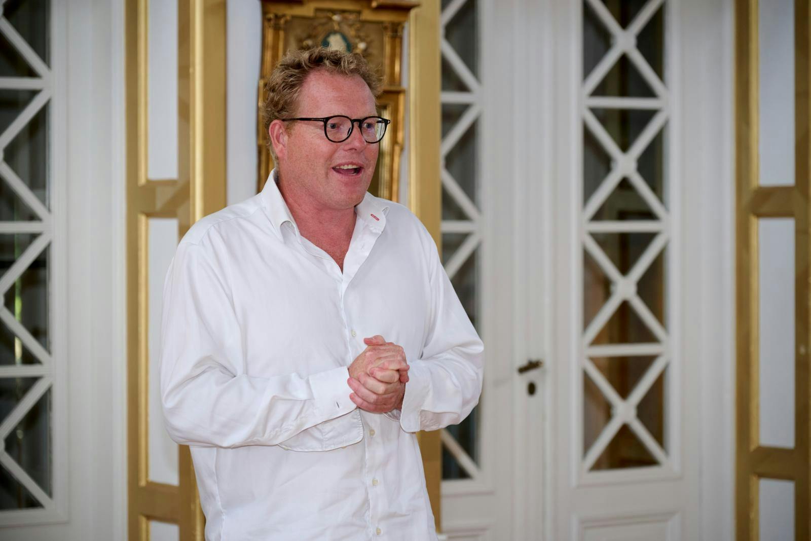 Sebastian Klein har god grund til at smile - økonomisk går det nemlig fremragende i hans og konens kreative selskab.