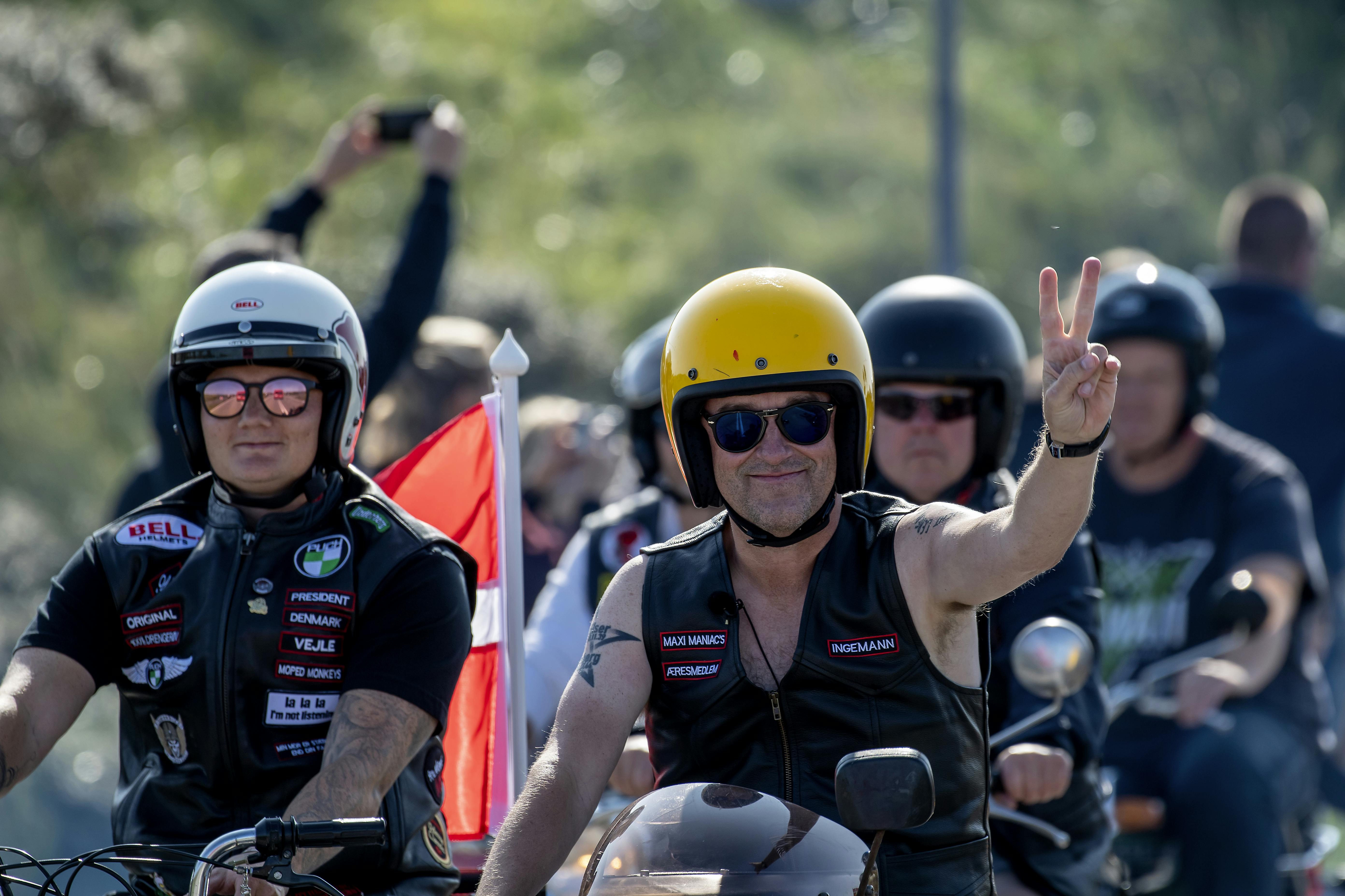 Peter Ingemann og Jacob Risgaard var sammen med ca. 2000 andre knallert entusiaster på tur gennem Skagen. De startede ved stadion og sluttede ved Grenen. De samlede blå. Ind til CoolUnite-fonden, som hjælper syge & udsatte børn.