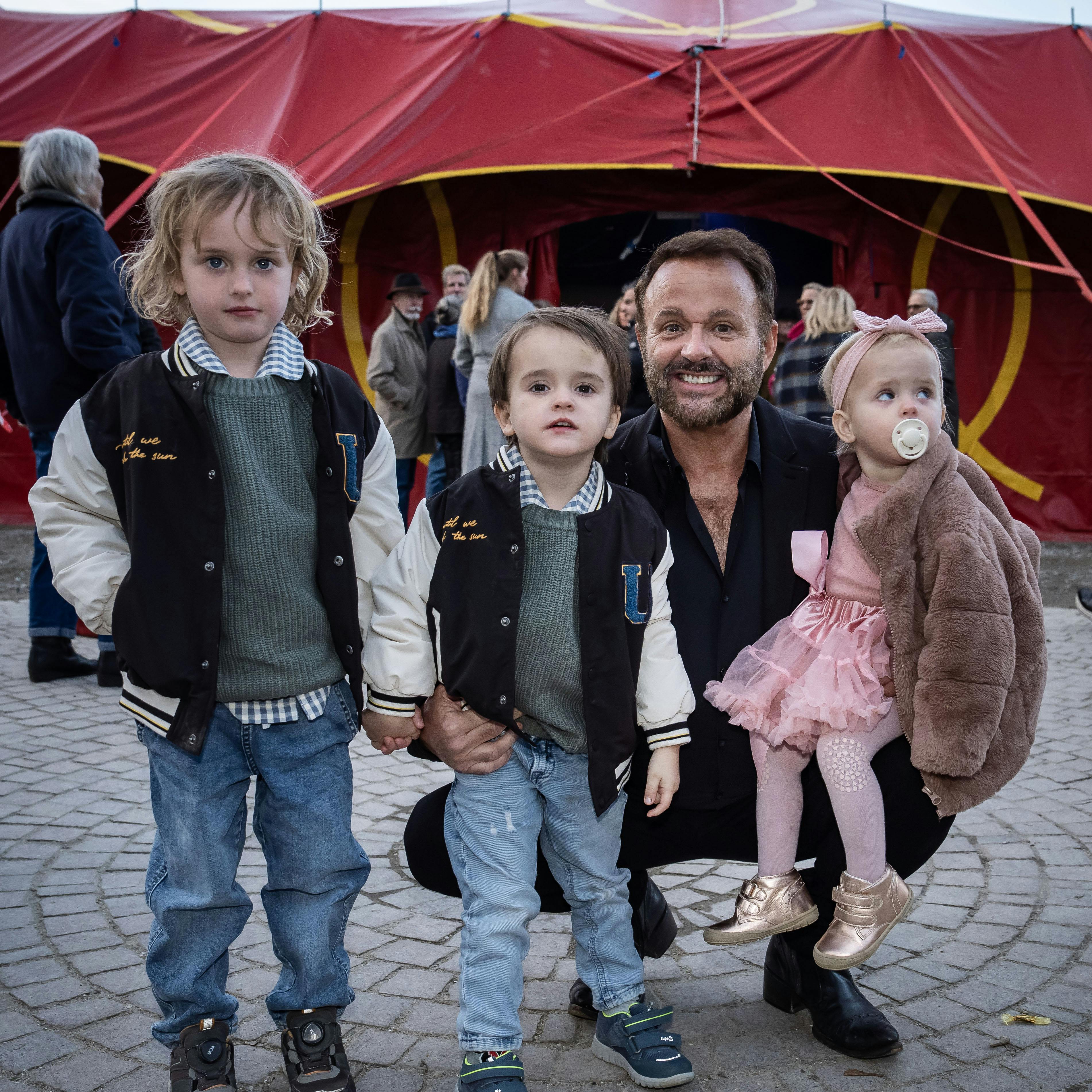 Dennis Knudsen har tre børn og er 60 år gammel.