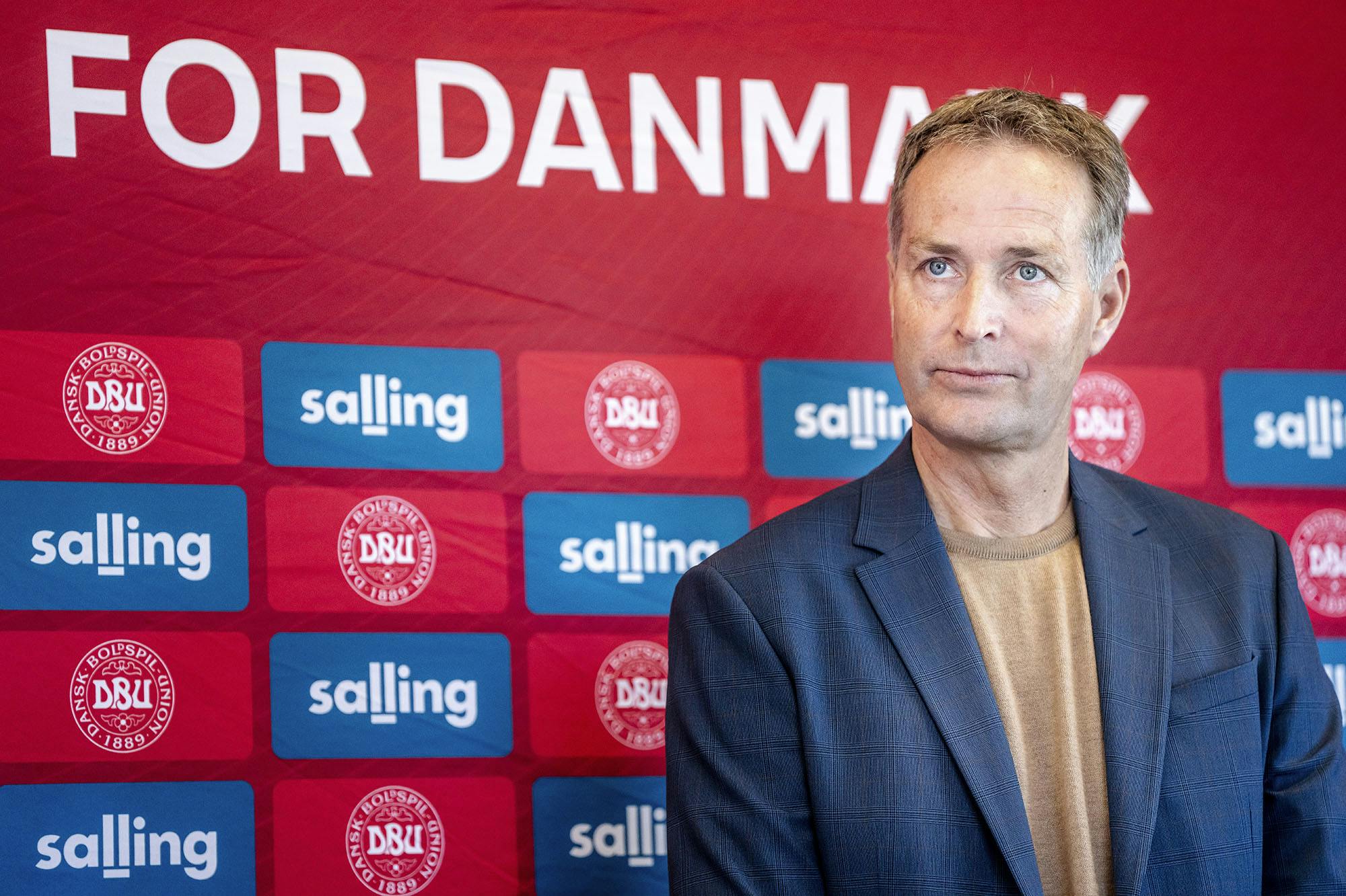 Kasper Hjulmand øjner nye muligheder, efter at Uefa har besluttet at udvide EM-trupperne fra 23 til 26 mand. 