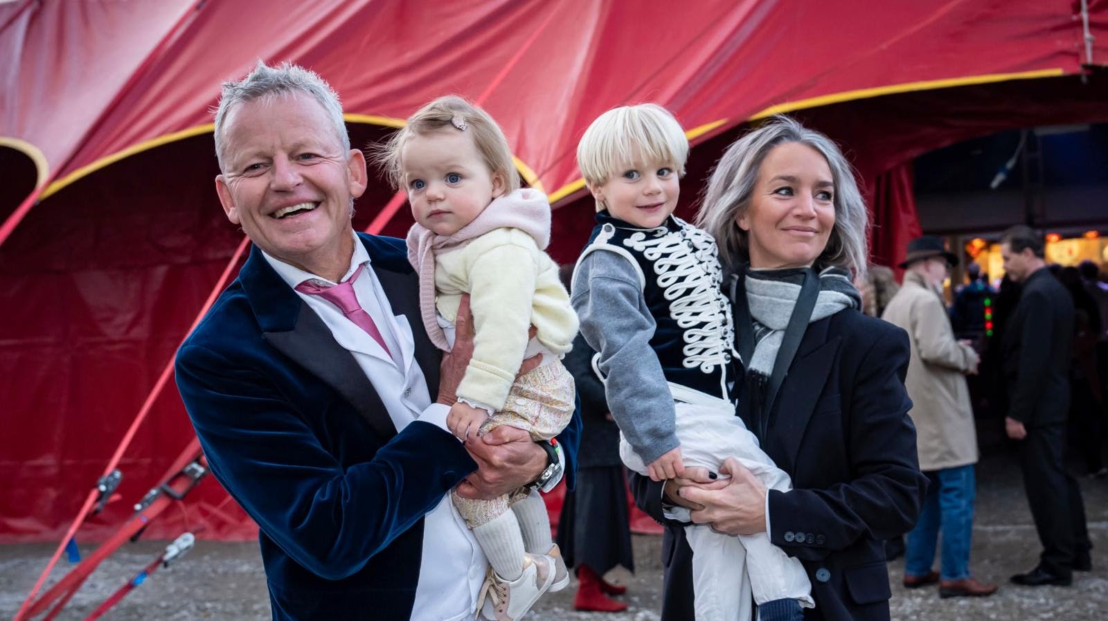 Bubber er for tiden på tur med Cirkus Arena, hvor hans elskede cykel pludselig forsvandt fra pladsen. Nu er den dukket op i Horsens, mens den formodede tyv - eller hæler - er blevet anholdt.