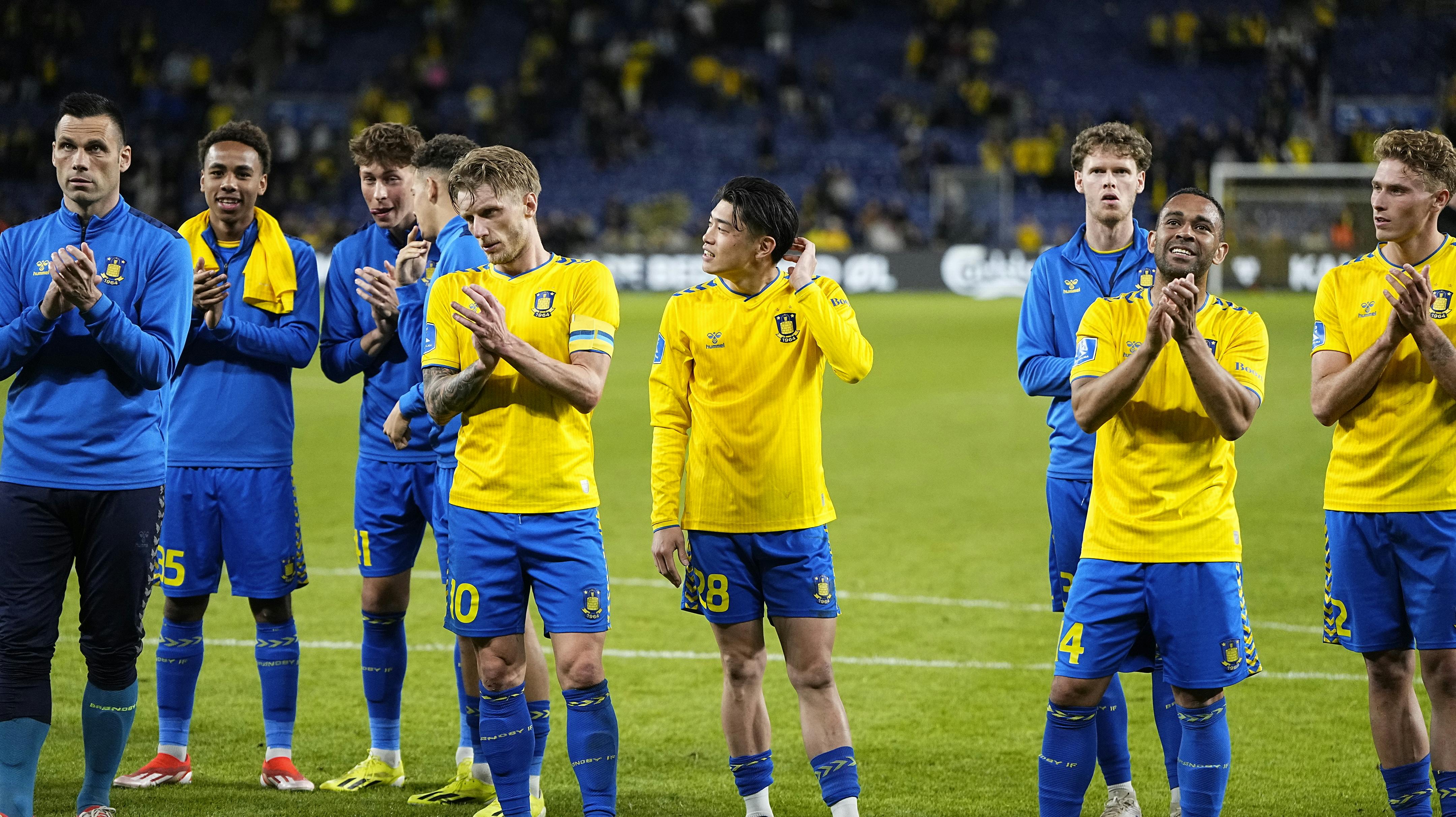 De blå-gule spillere har grund til at klappe i hænderne.