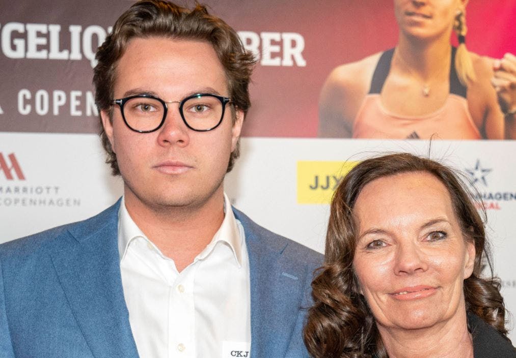 Christopher Kjær - med med sin mor Janni Spies - har indtil nu udelukkende oplevet nederlag som forretningsmand.