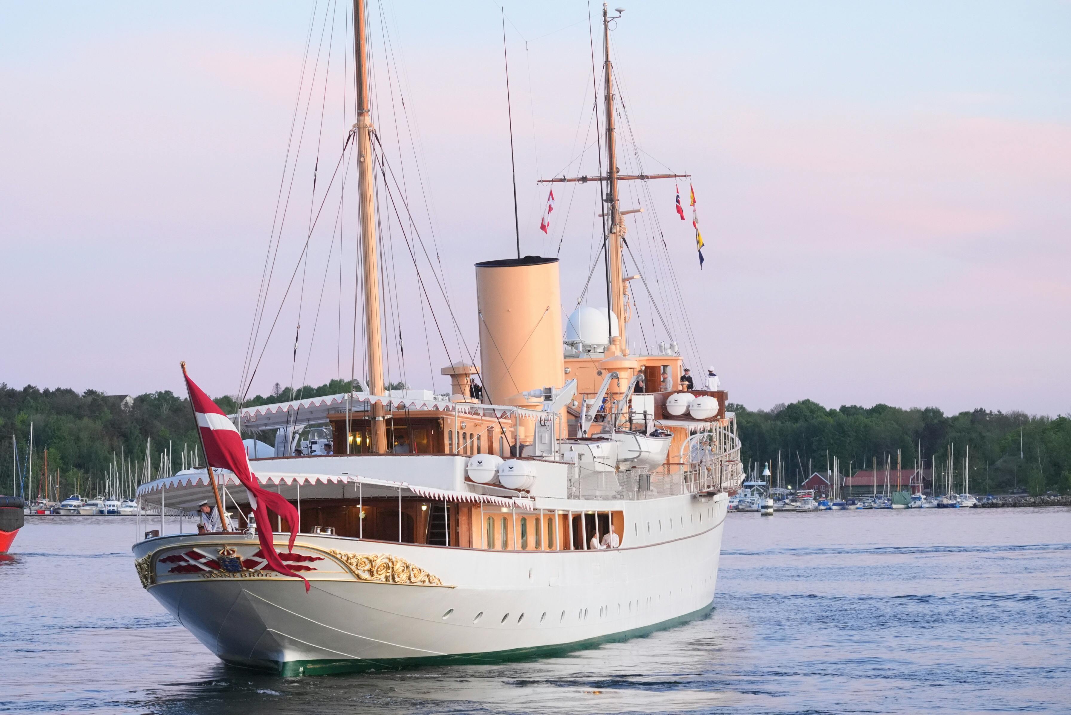 Kongeskibet Dannebrog har stadig et halvt år til at udlede mere Co2.