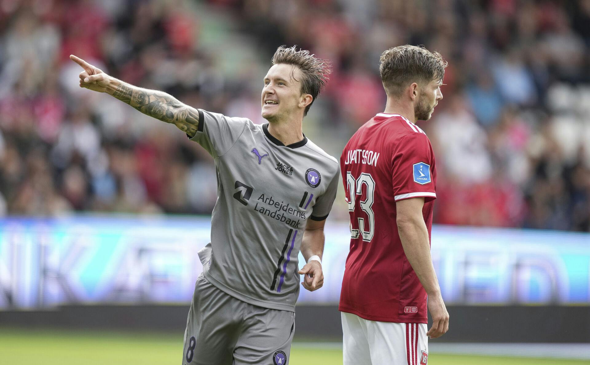 Kristoffer Olsson er i bedring, efter han for knap tre måneder siden, faldt om i sit hjem efter en akut opstået sygdom i hjernen. Det er stadig uvidst, om han vender tilbage på fodboldbanen, men det kommer også i anden række fortæller Claus Steinlein.