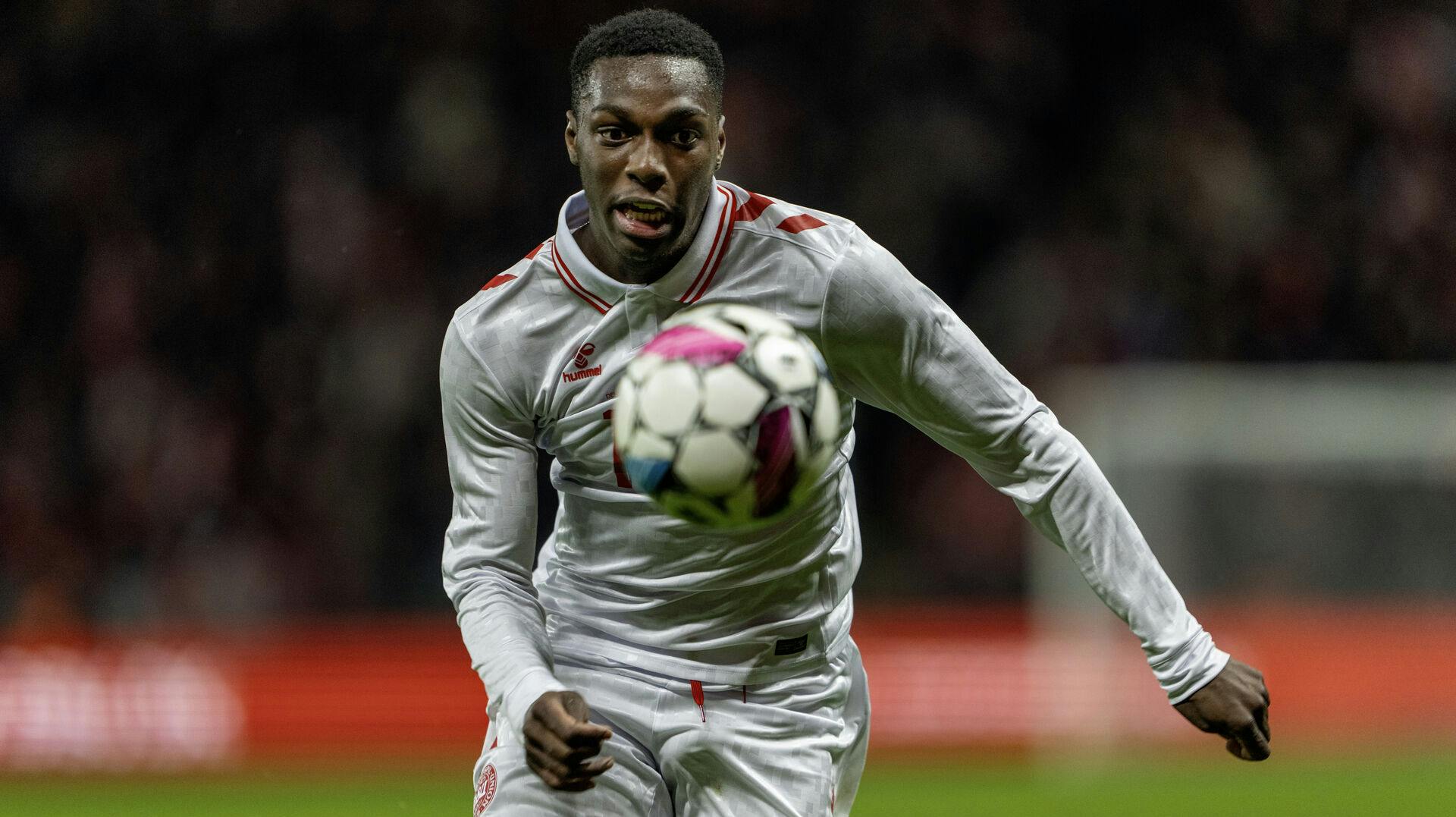 Mohamed Daramy kommer ikke med Danmark til EM. Offensivspilleren er fortsat plaget af den skade, han pådrog sig i landskampen mod Færøerne i marts og er ikke aktuel til slutrunden i Tyskland.