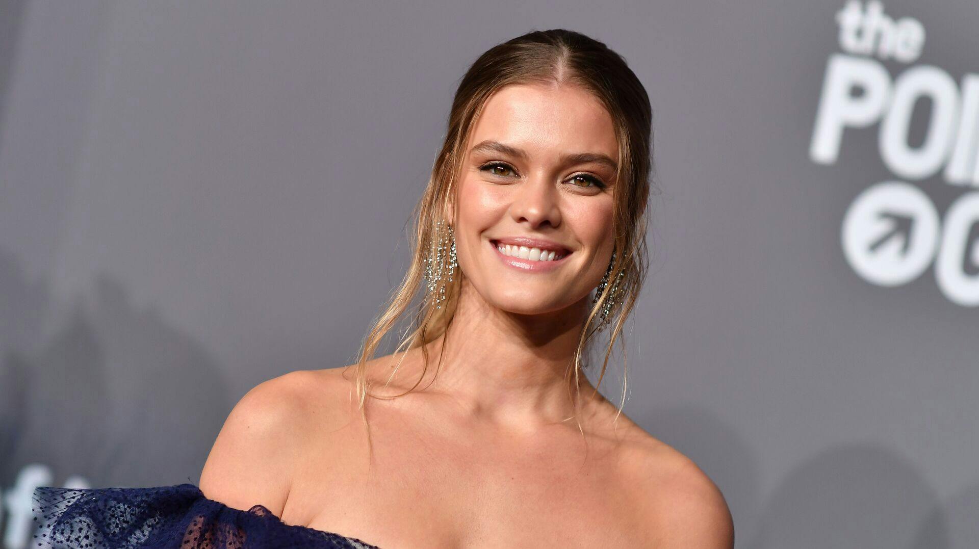 Nina Agdal havde sin forlovede Logan Paul med på den røde løber for første gang.