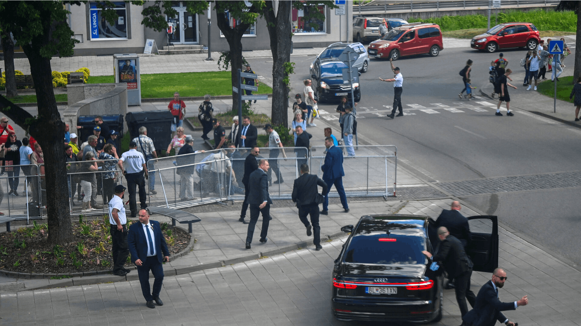 Ungarns premierminister, Viktor Orbán, siger fredag til den statslige radio i Budapest, at Slovakiets premierminister, Robert Fico, svæver mellem liv og død efter et skudattentat, som har sendt chokbølger gennem Europa.
