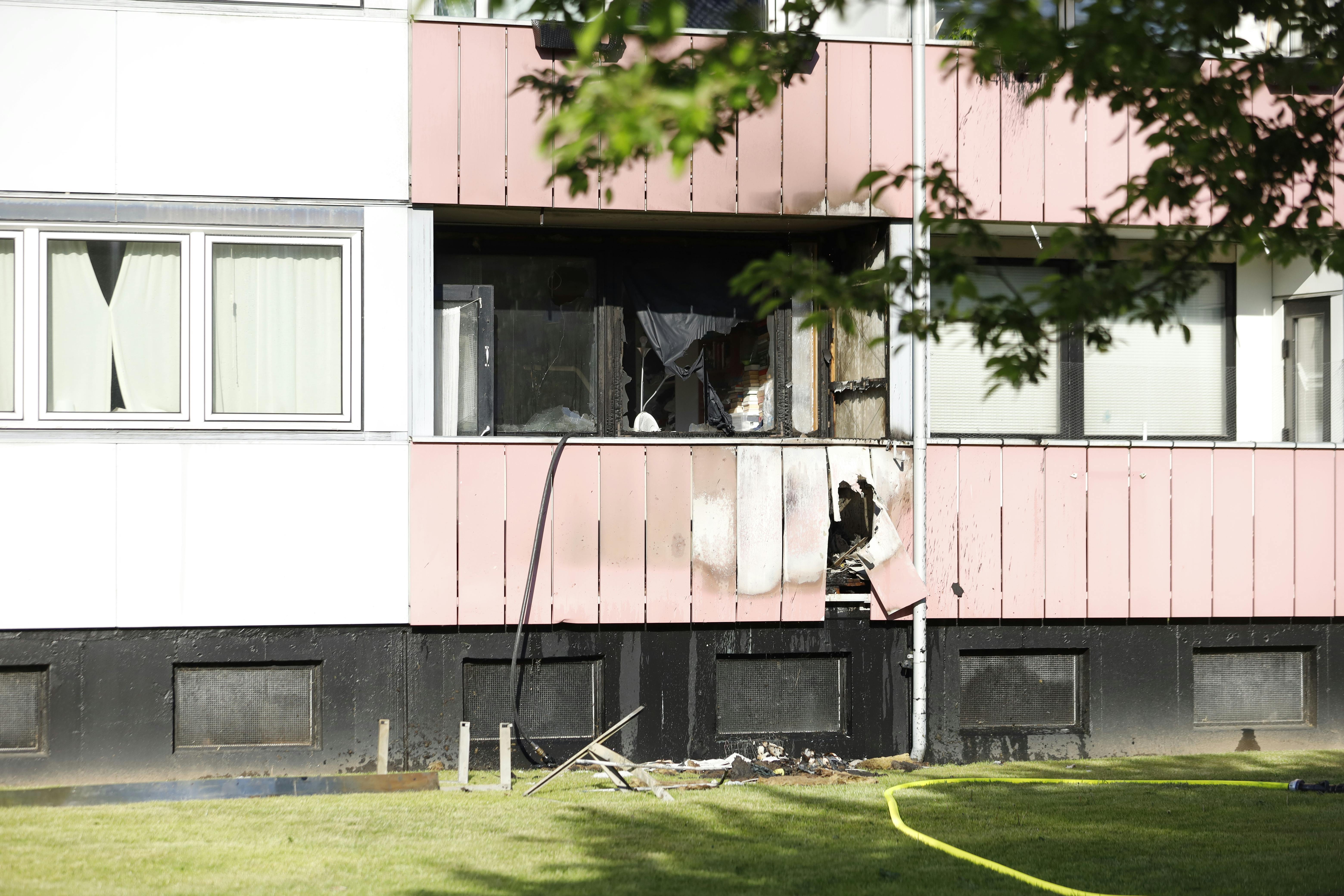Branden fandt sted i en stuelejlighed på Kongensgavevej i Helsinge.