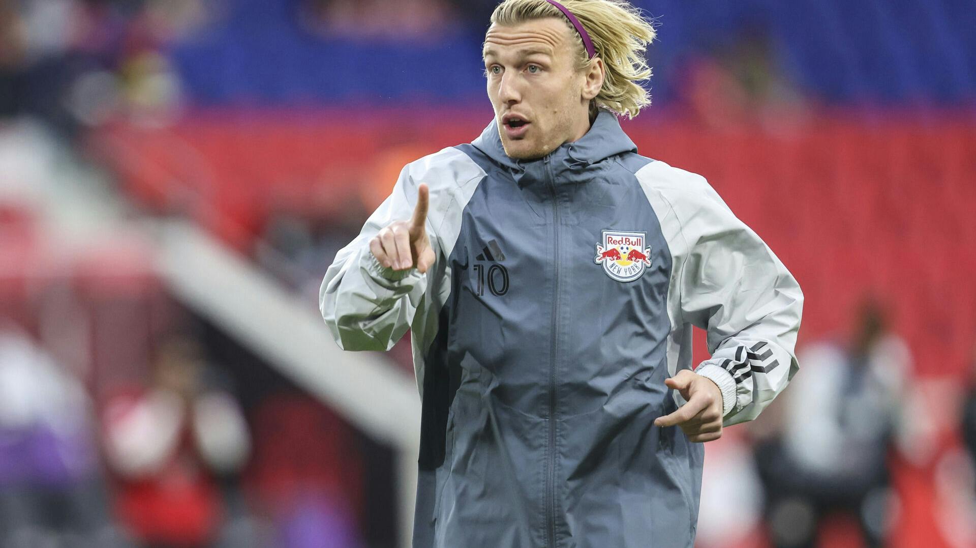 Emil Forsberg fortæller, at det ikke passer, at han har vendt sin familie ryggen.