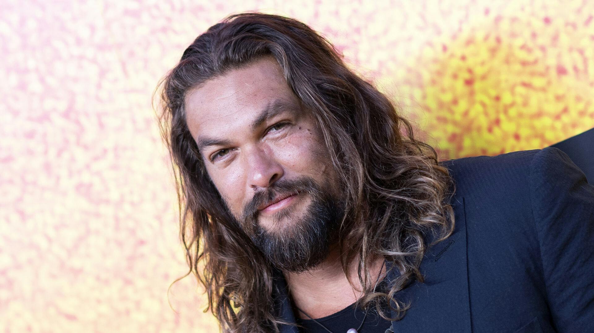 Skuespiller Jason Momoa har fundet sig en ny dame.