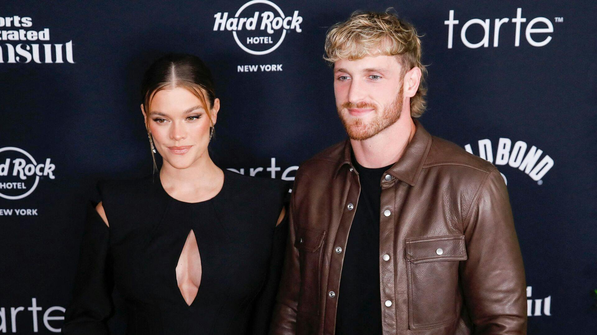 Den danske stjernemodel Nina Agdal venter sit første barn med YouTuberen Logan Paul.
