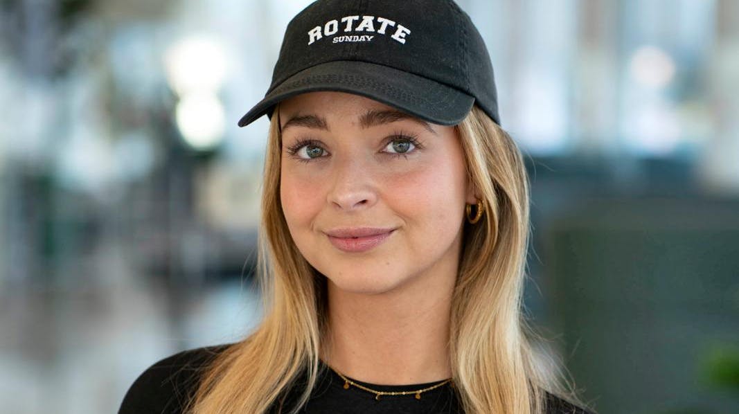 Julie og kæresten får snart brug for mere plads. Og nu har de købt den.